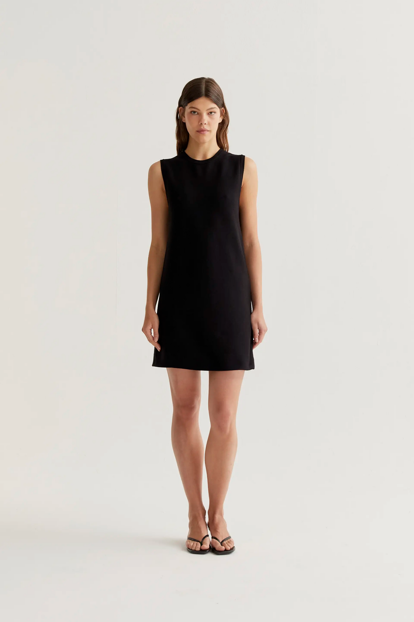 Vestido corto punto negro