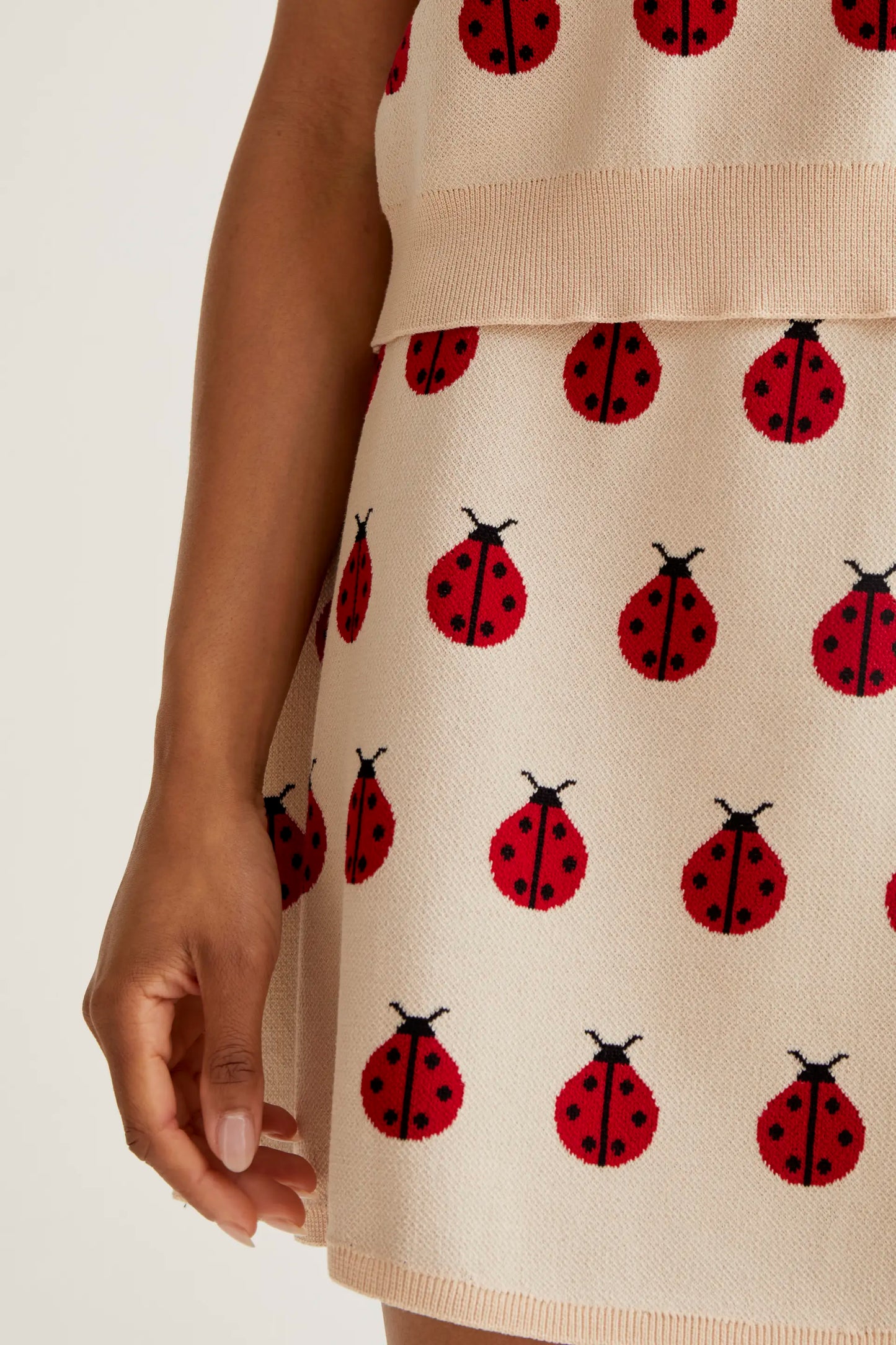 Short skirt with Red Coccinella print