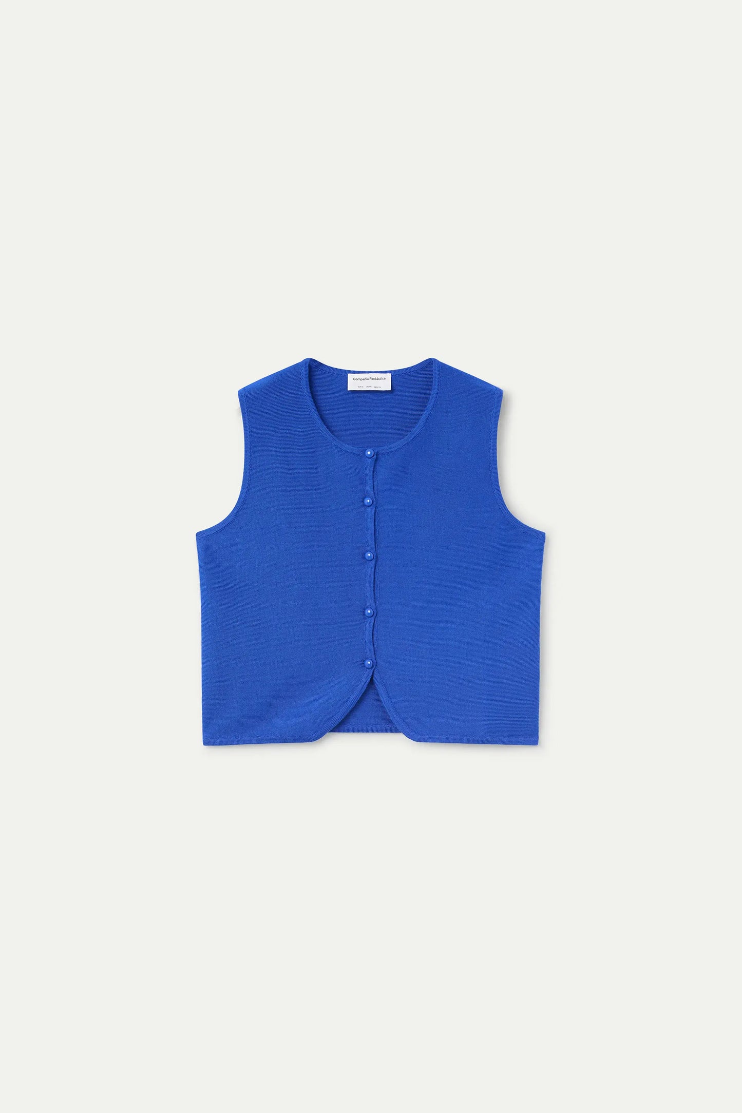 Top de punto azul con botones redondos
