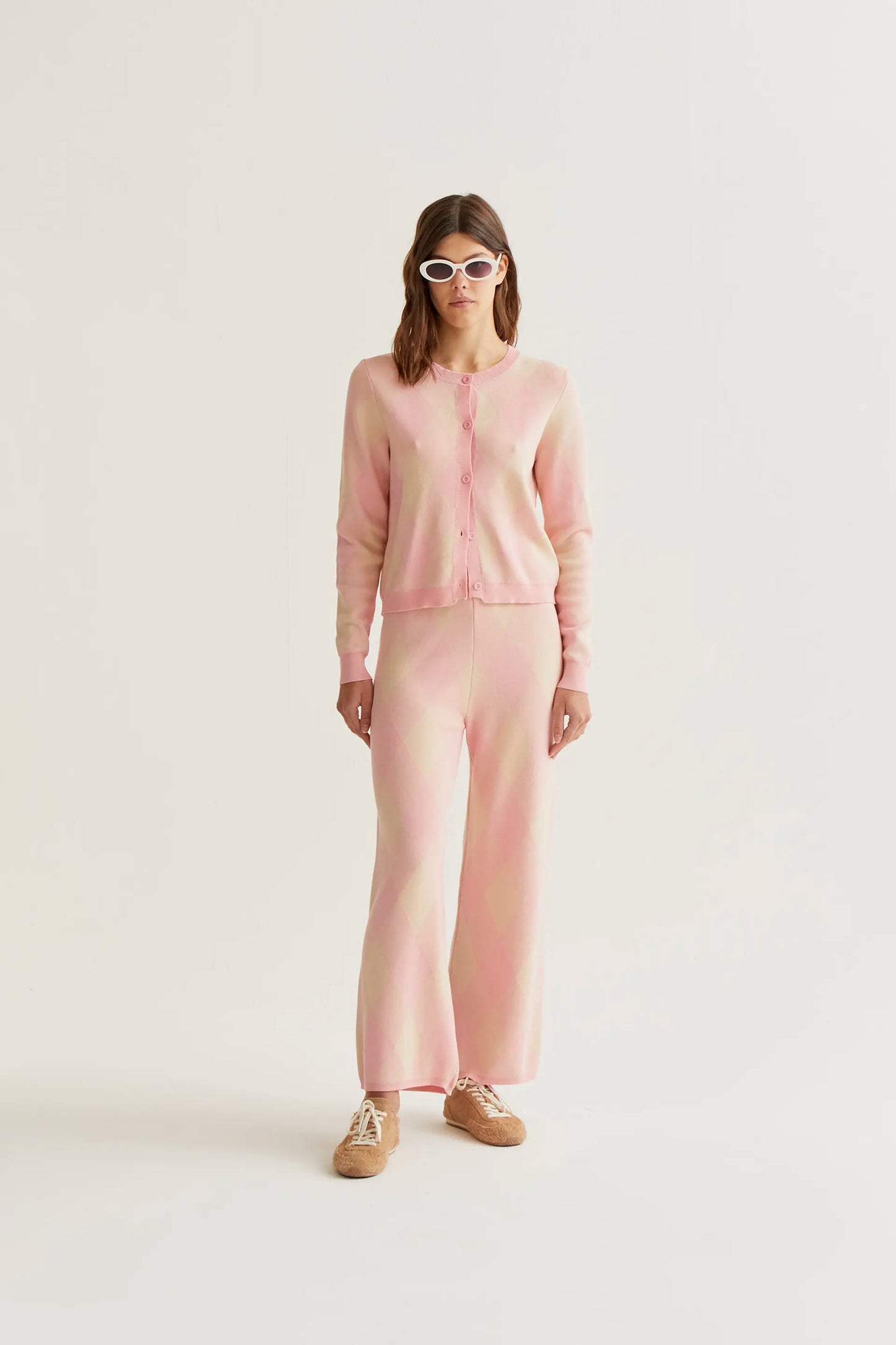 Pantalón punto con estampado rombos rosa