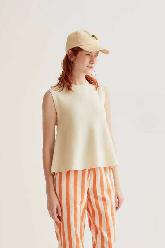 Top básico de punto beige