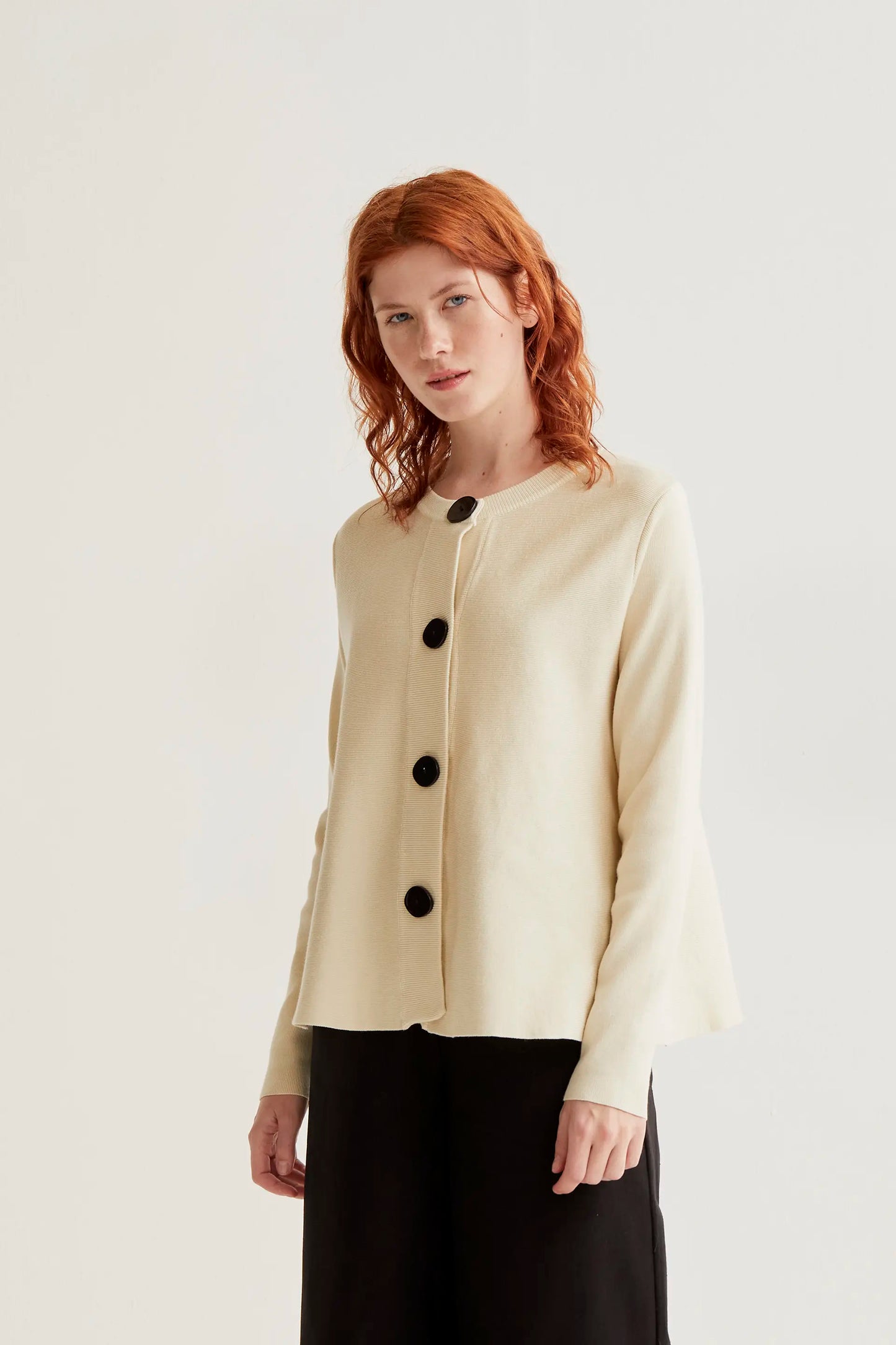 Cardigan nero in maglia con bottoni
