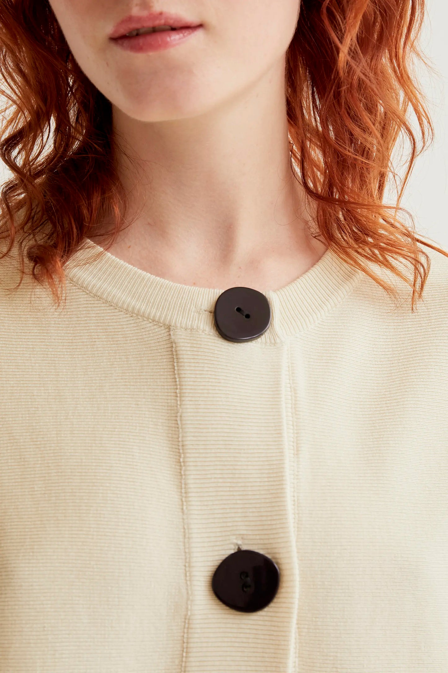 Cardigan nero in maglia con bottoni