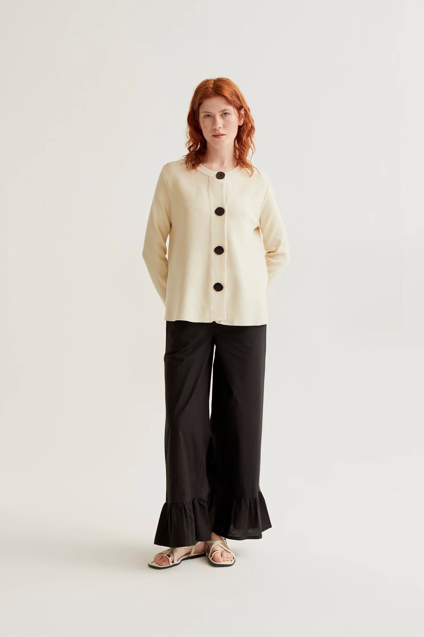 Cardigan nero in maglia con bottoni