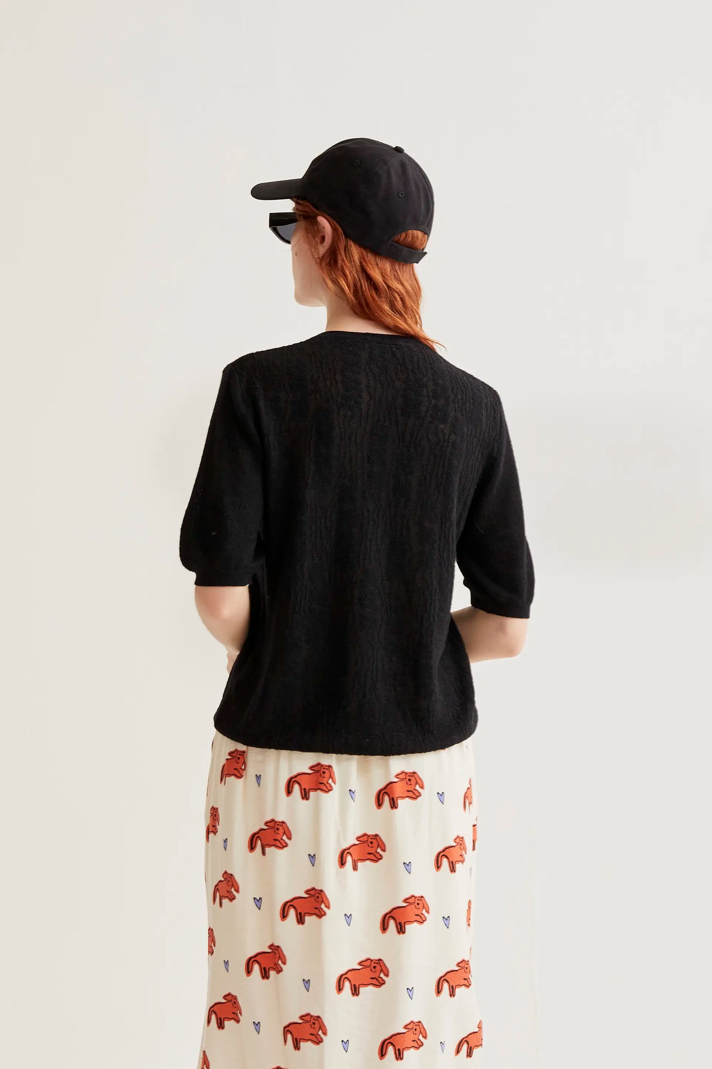 Cardigan in maglia floreale nera con volant