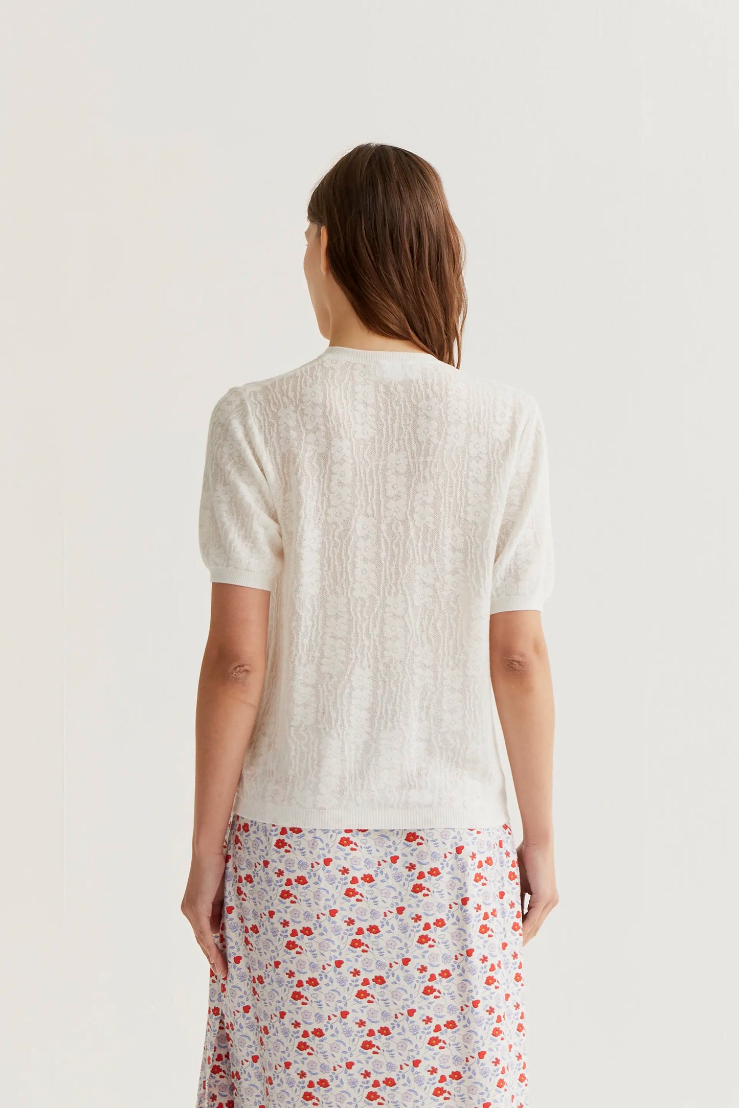 Cárdigan punto floral blanco con volantes