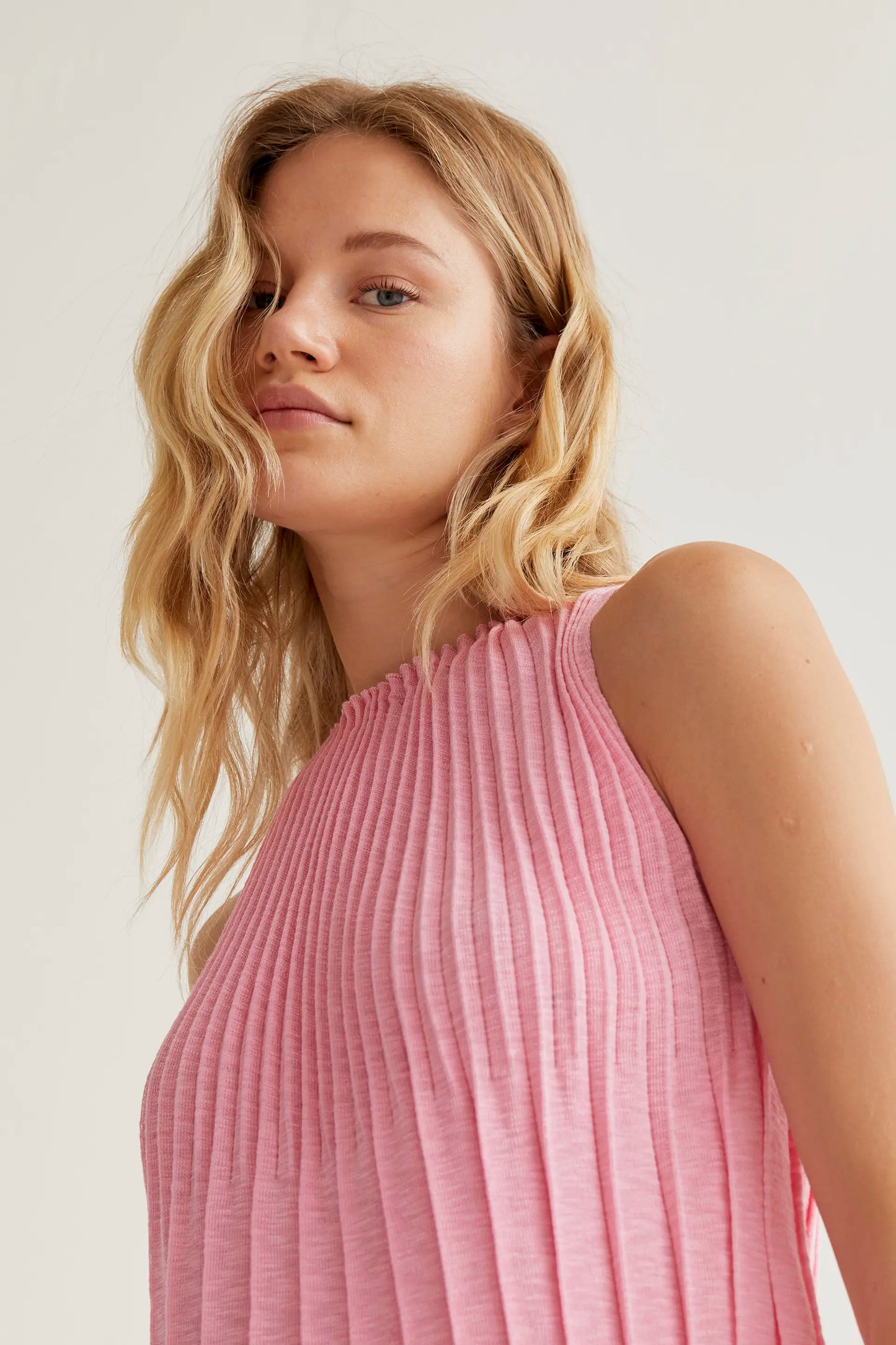 Vestido largo plisado rosa