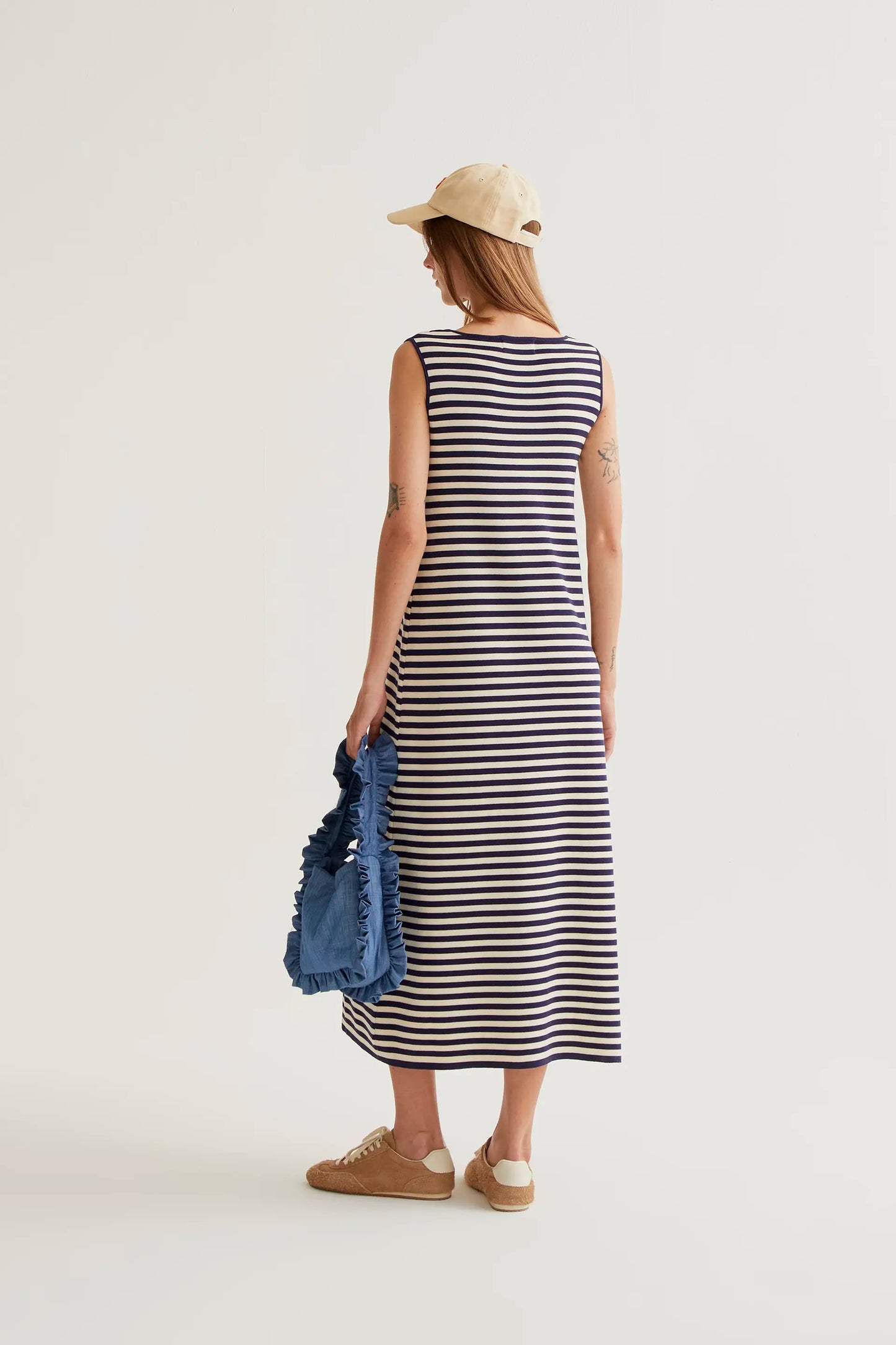 Vestido largo de punto con estampado de rayas blanco y azul marino