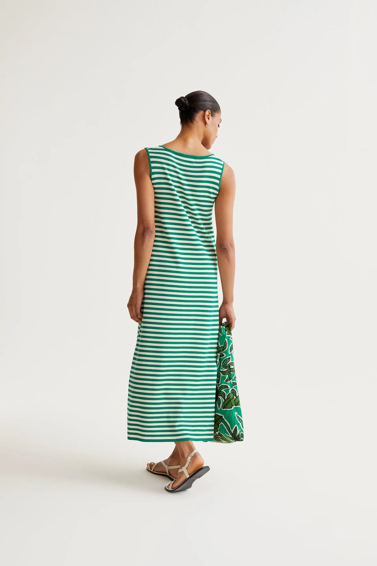 Vestido largo de punto con estampado de rayas blanco y verde