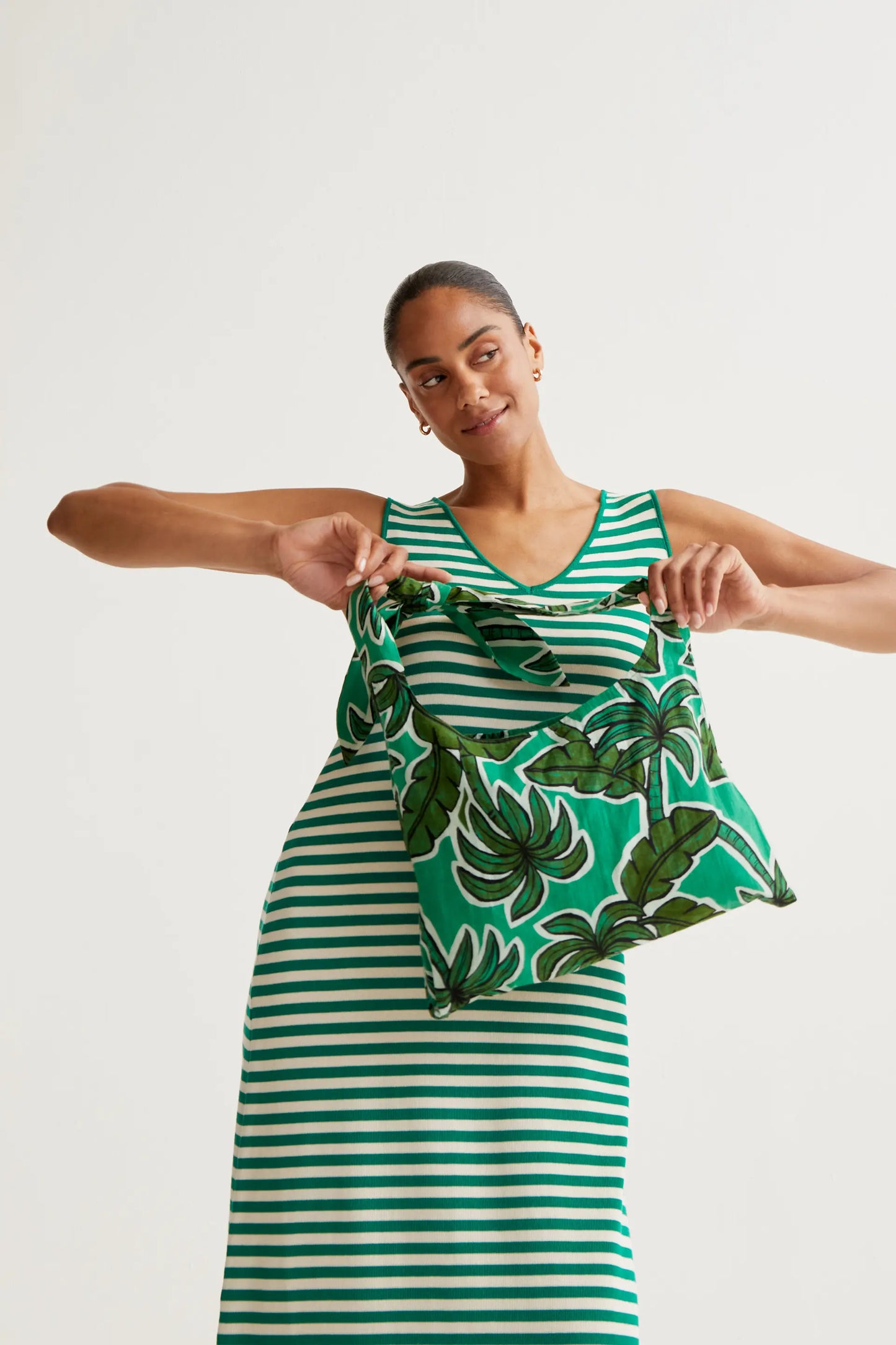Vestido largo de punto con estampado de rayas blanco y verde