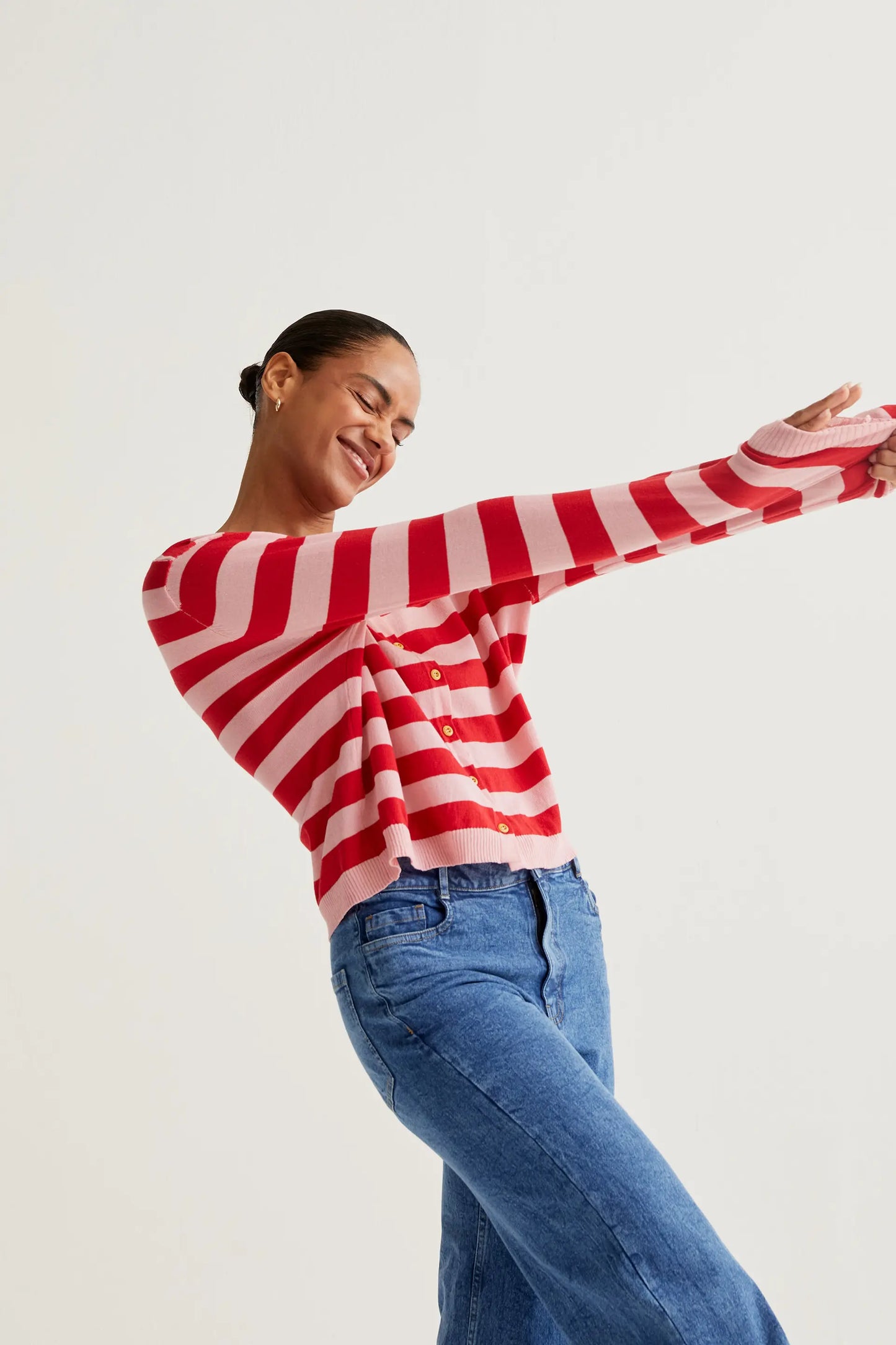 Cardigan in morbida maglia con stampa a righe rosa e rosse