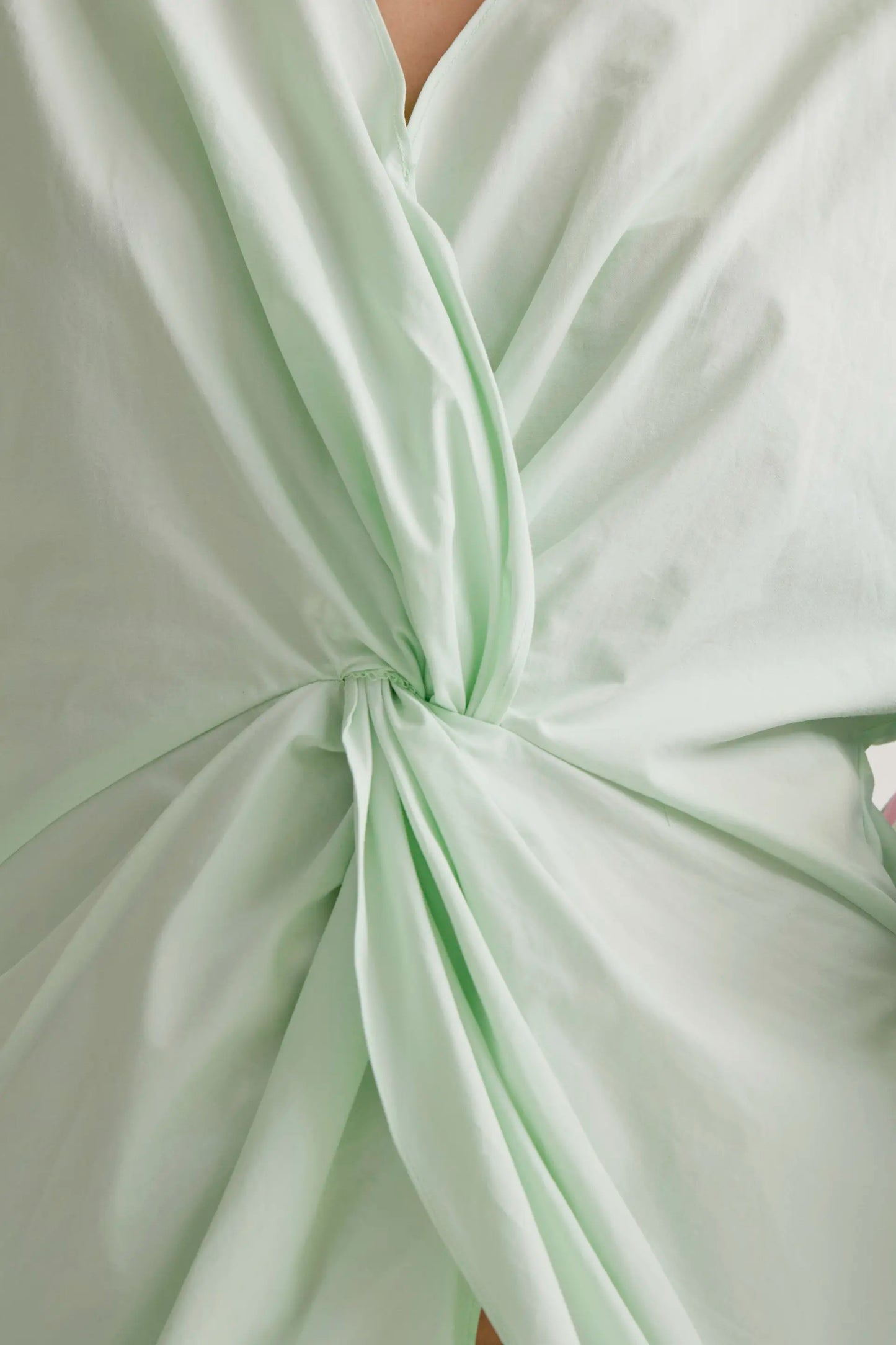 Top drapeado verde