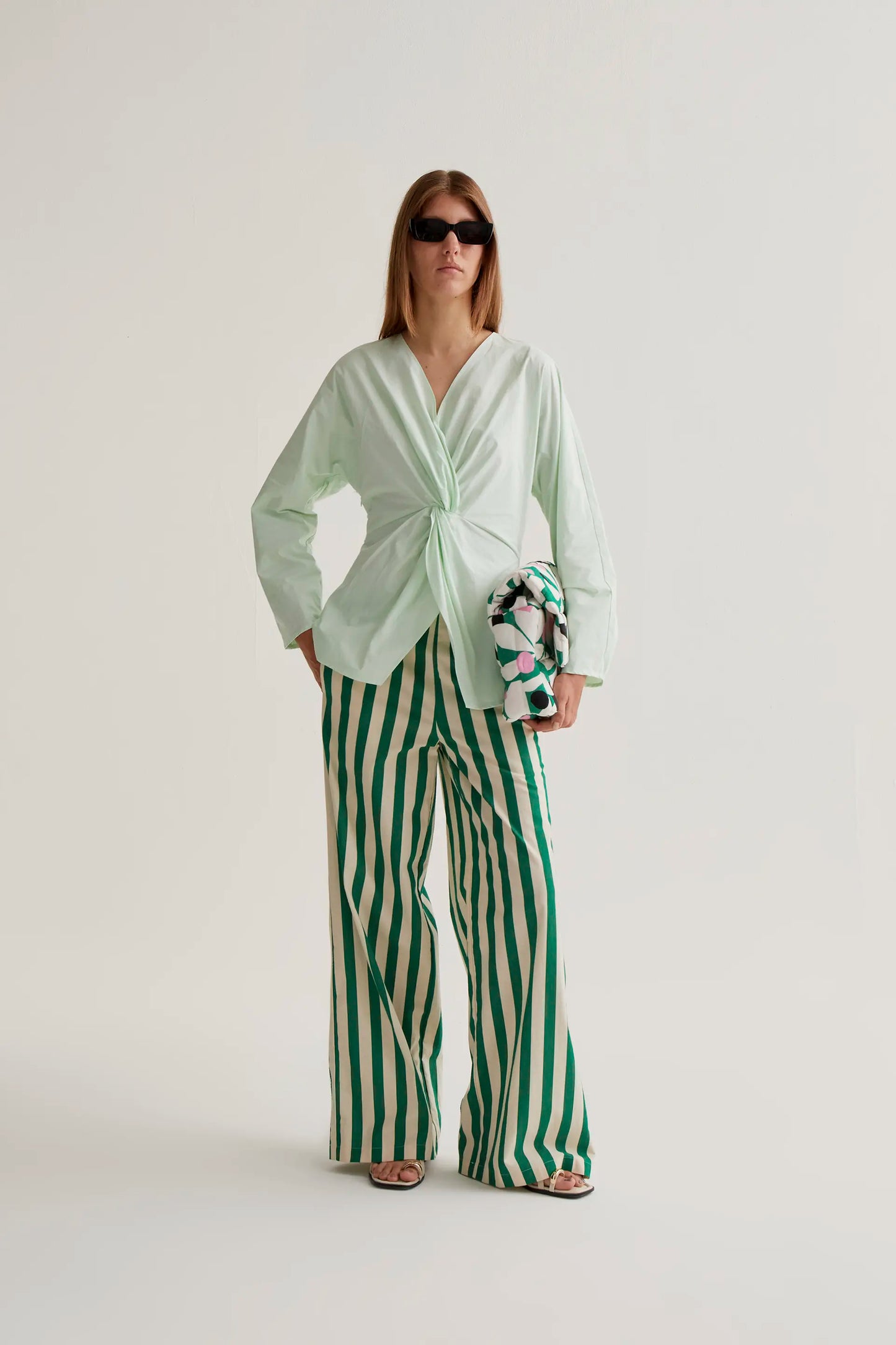 Top drapeado verde