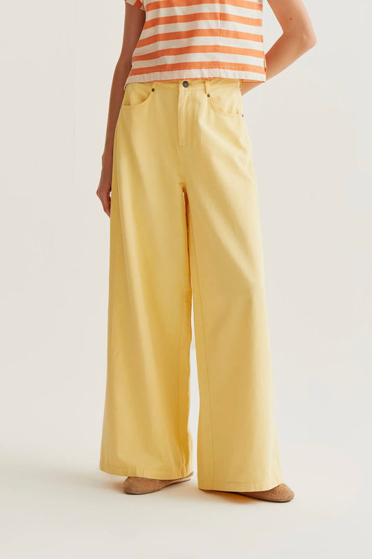 Pantaloni gialli a gamba larga