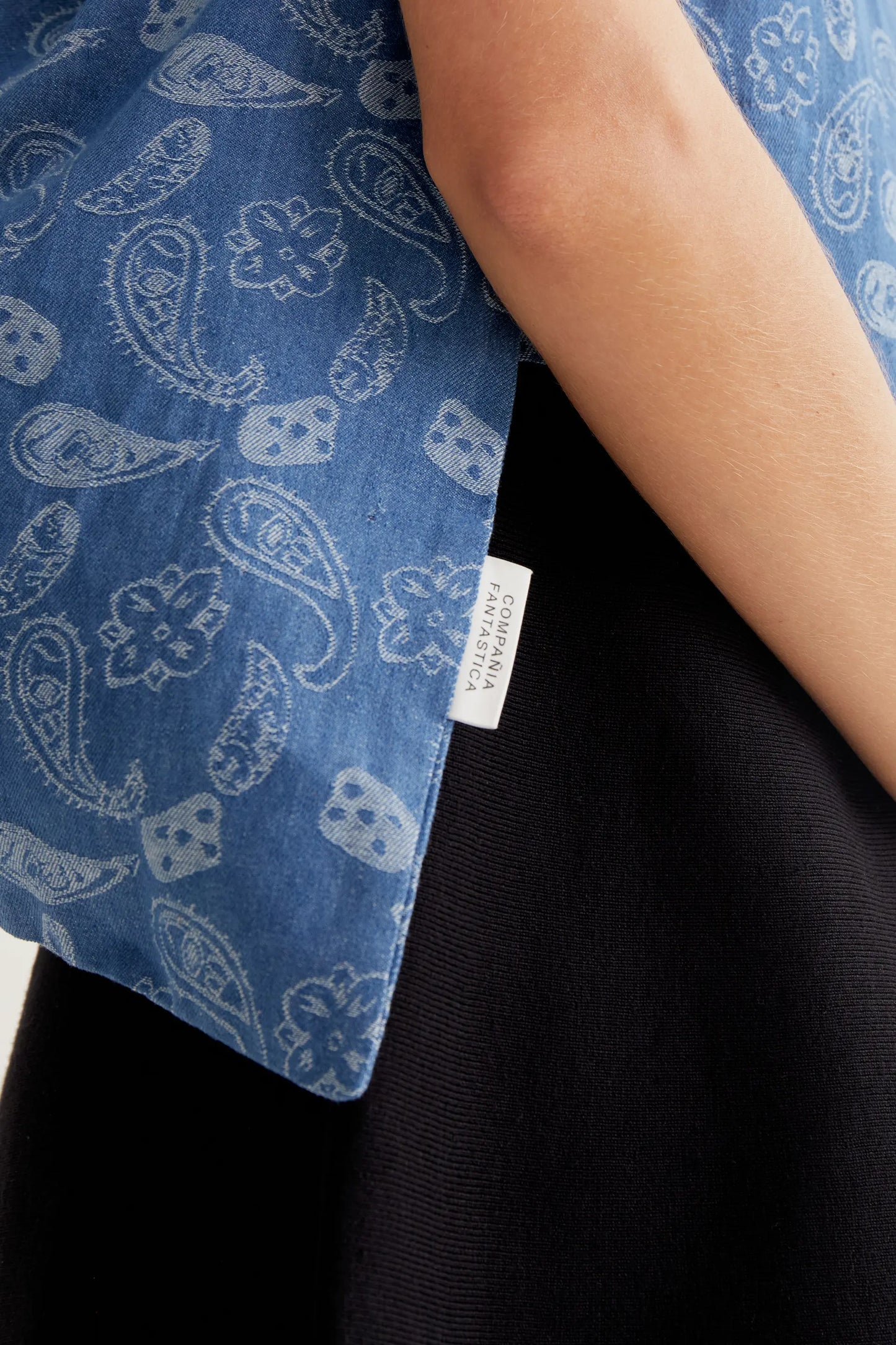 Blue denim bag with paisley print
