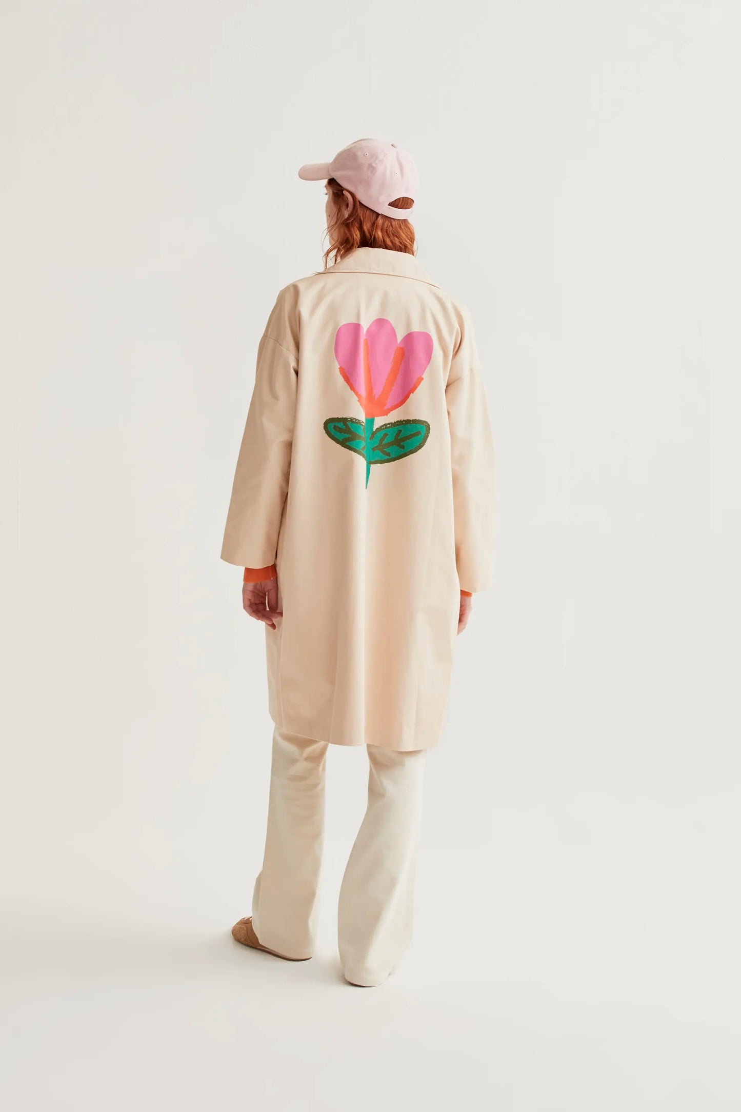 Gabardina con print de Tulipán
