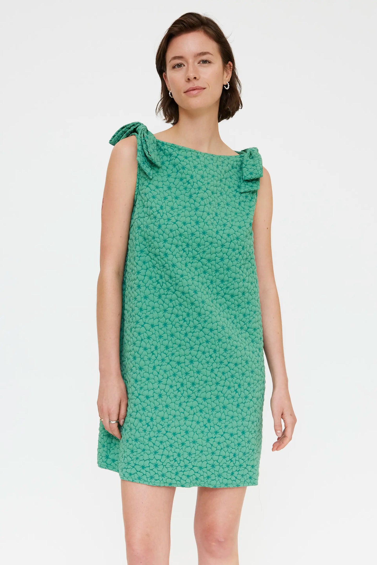 Vestido verde corto con textura floral