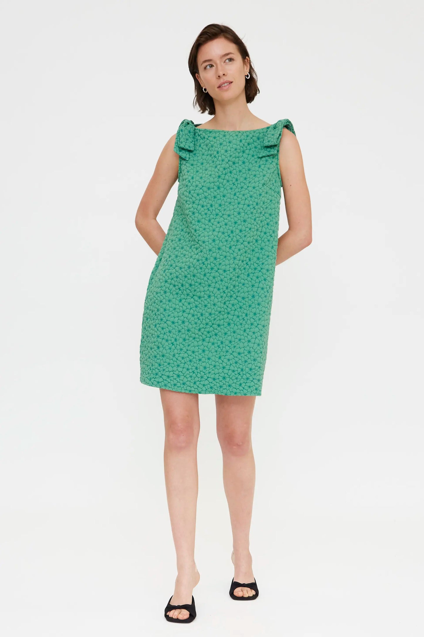 Vestido verde corto con textura floral