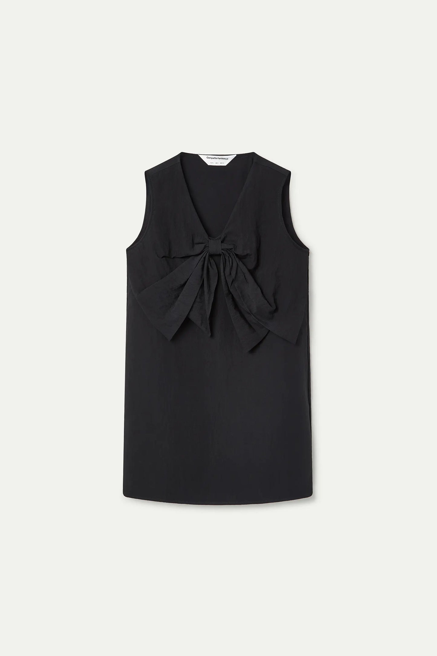 Vestido corto negro con detalle lazado