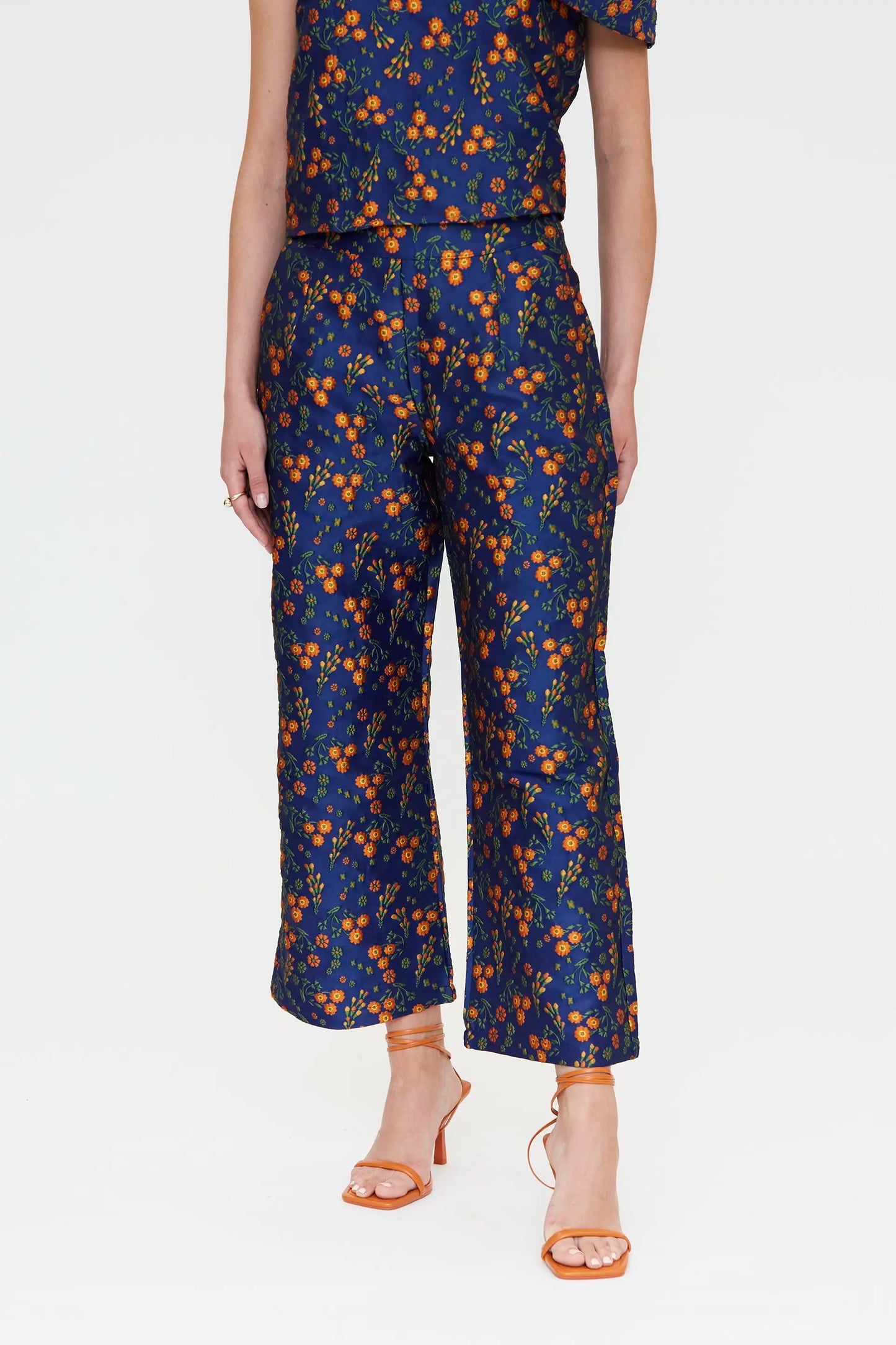 Trousers with Flowers Jacquard print