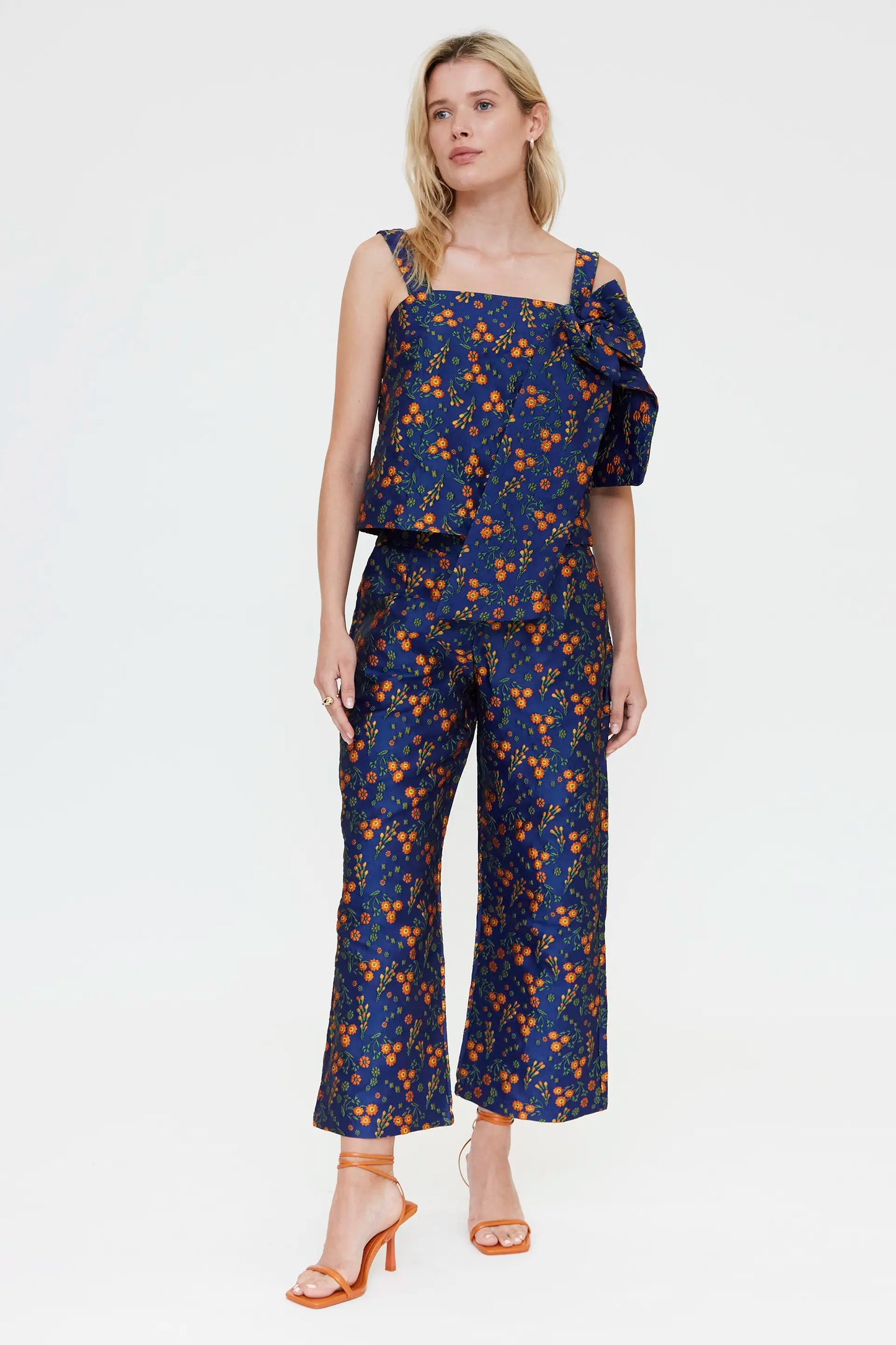 Trousers with Flowers Jacquard print