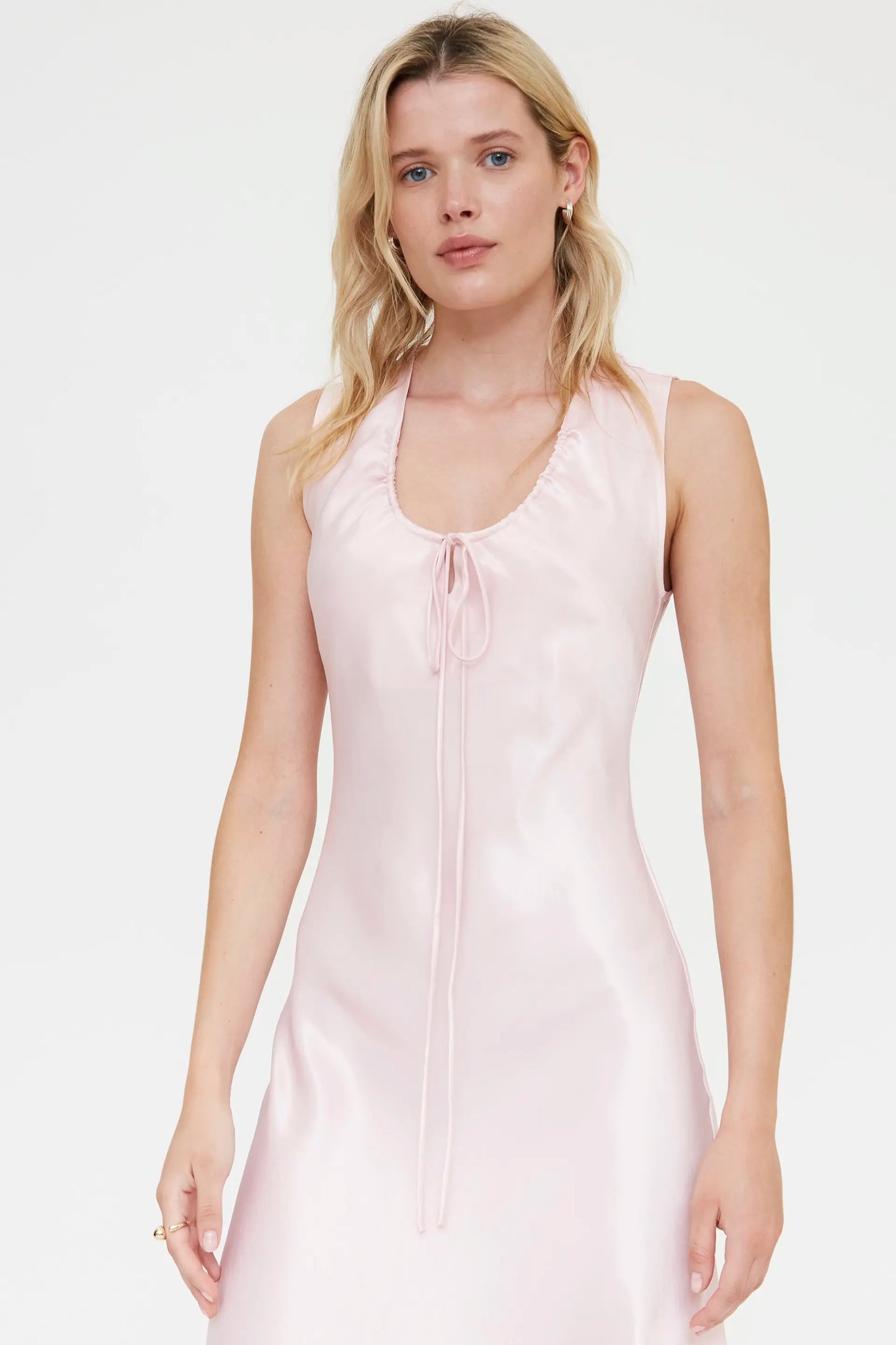 Vestido largo rosa satinado
