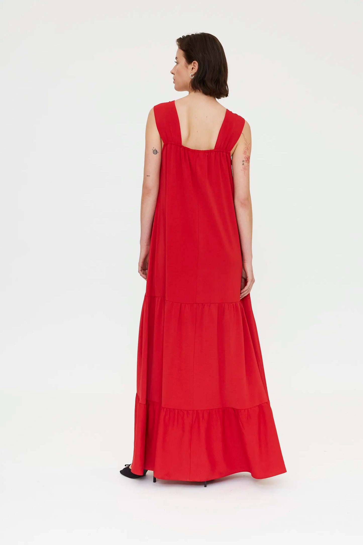 Vestido largo rojo con escote redondo