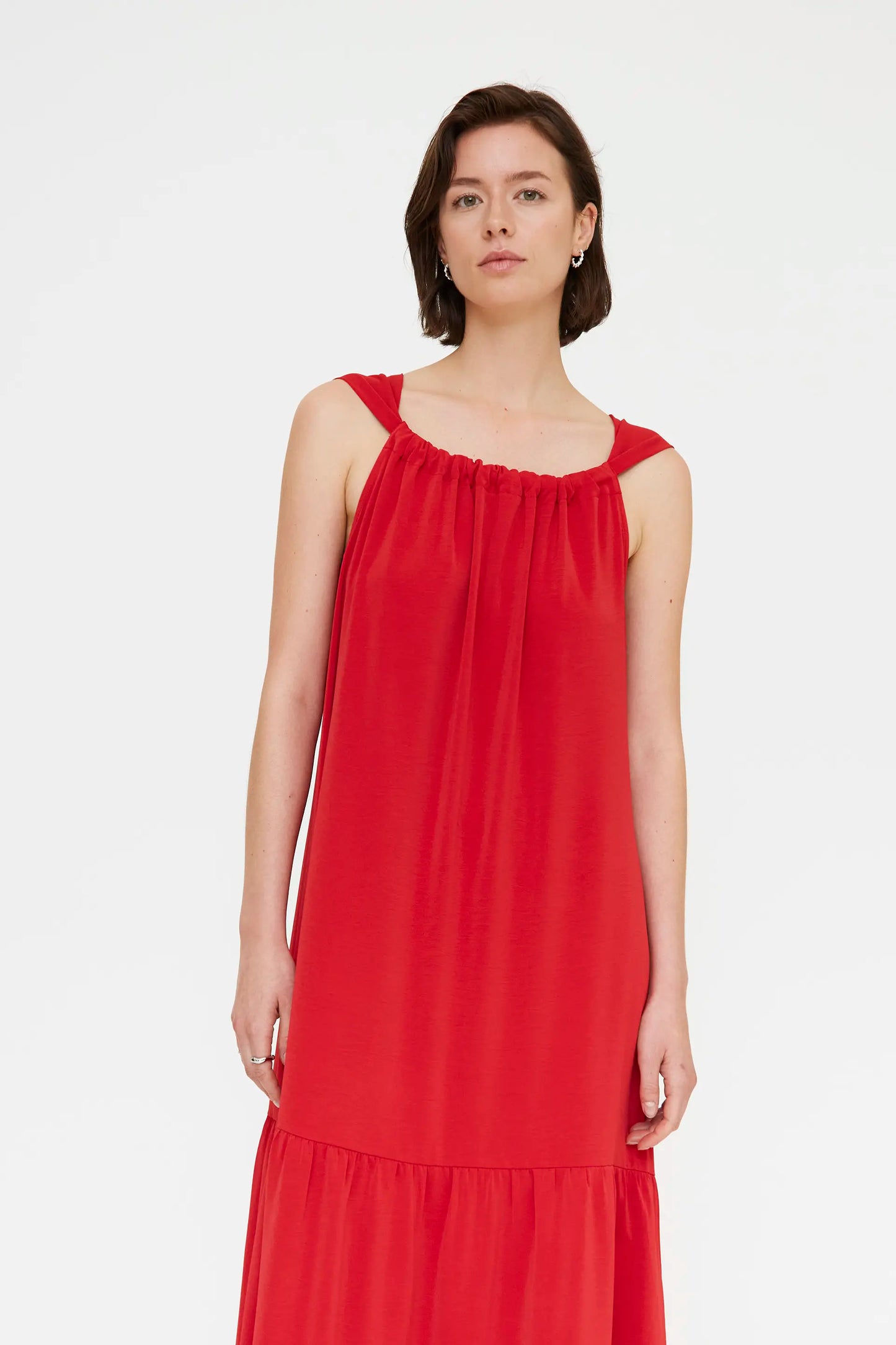Vestido largo rojo con escote redondo