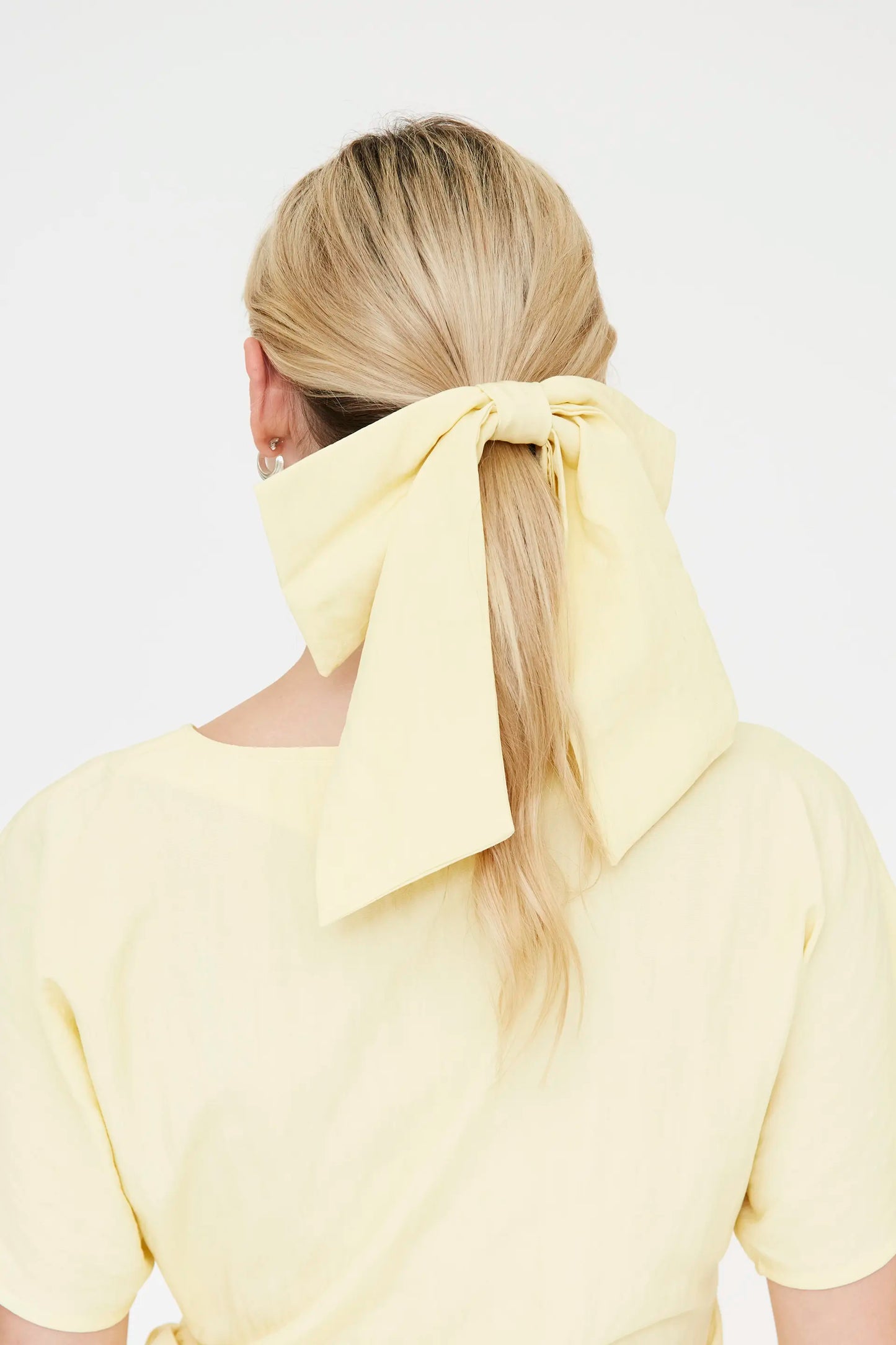 Scrunchie con fiocco giallo chiaro