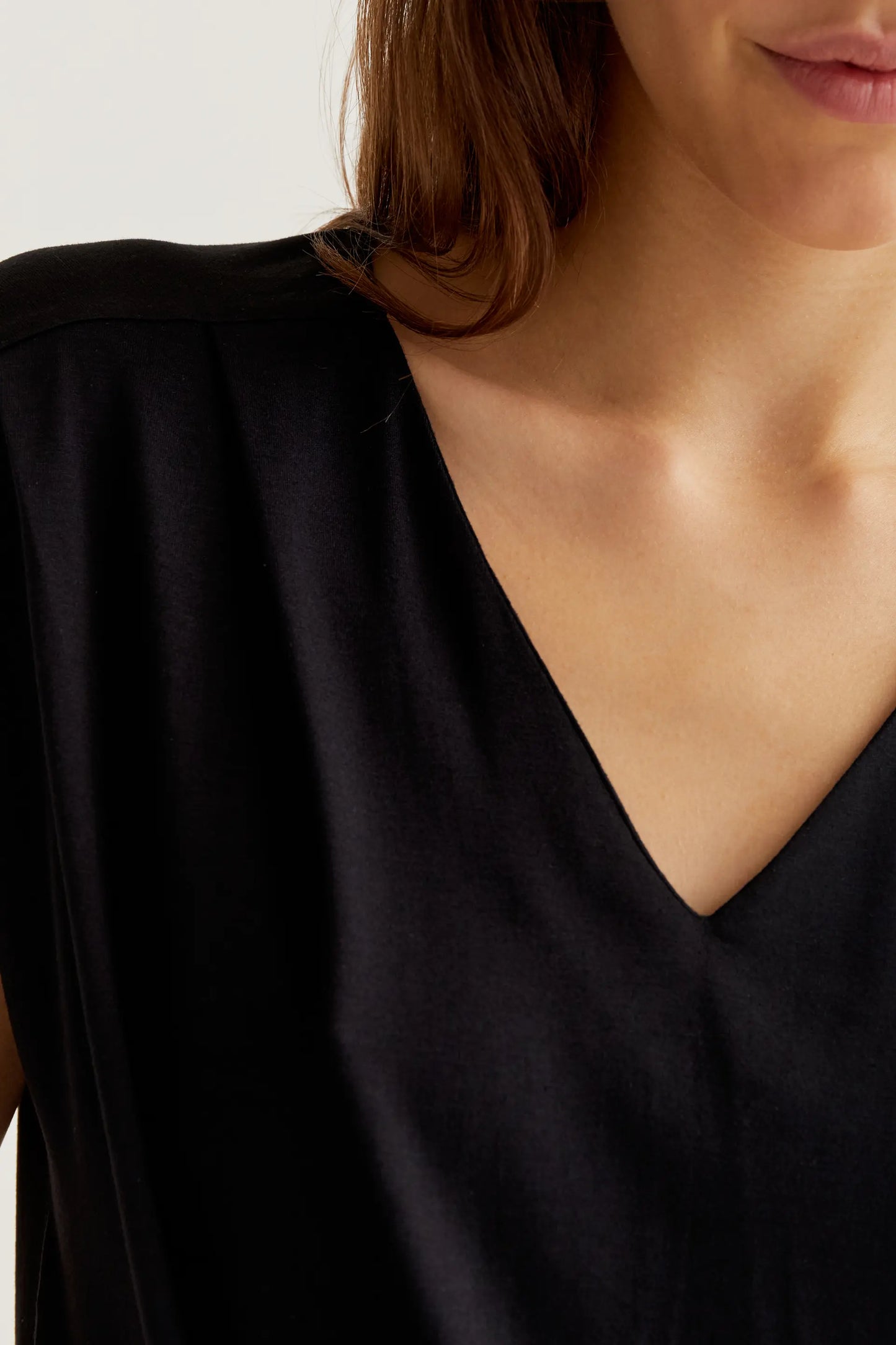 Black sleeveless t-shirt