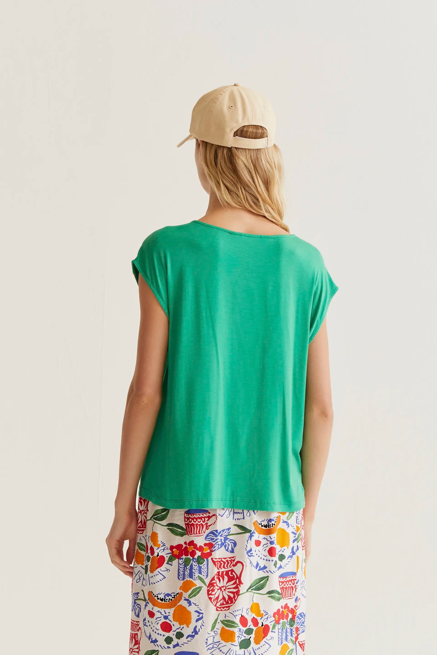 Green sleeveless t-shirt
