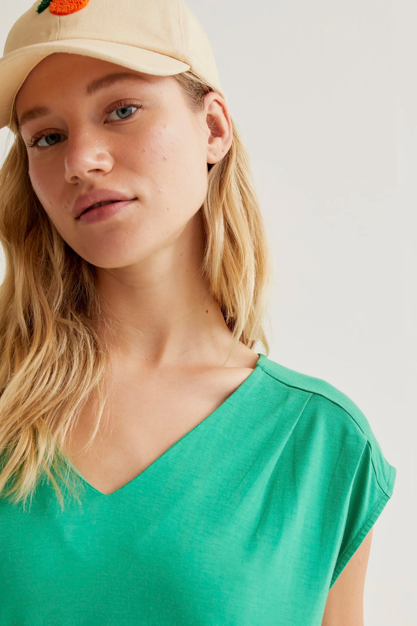 Green sleeveless t-shirt