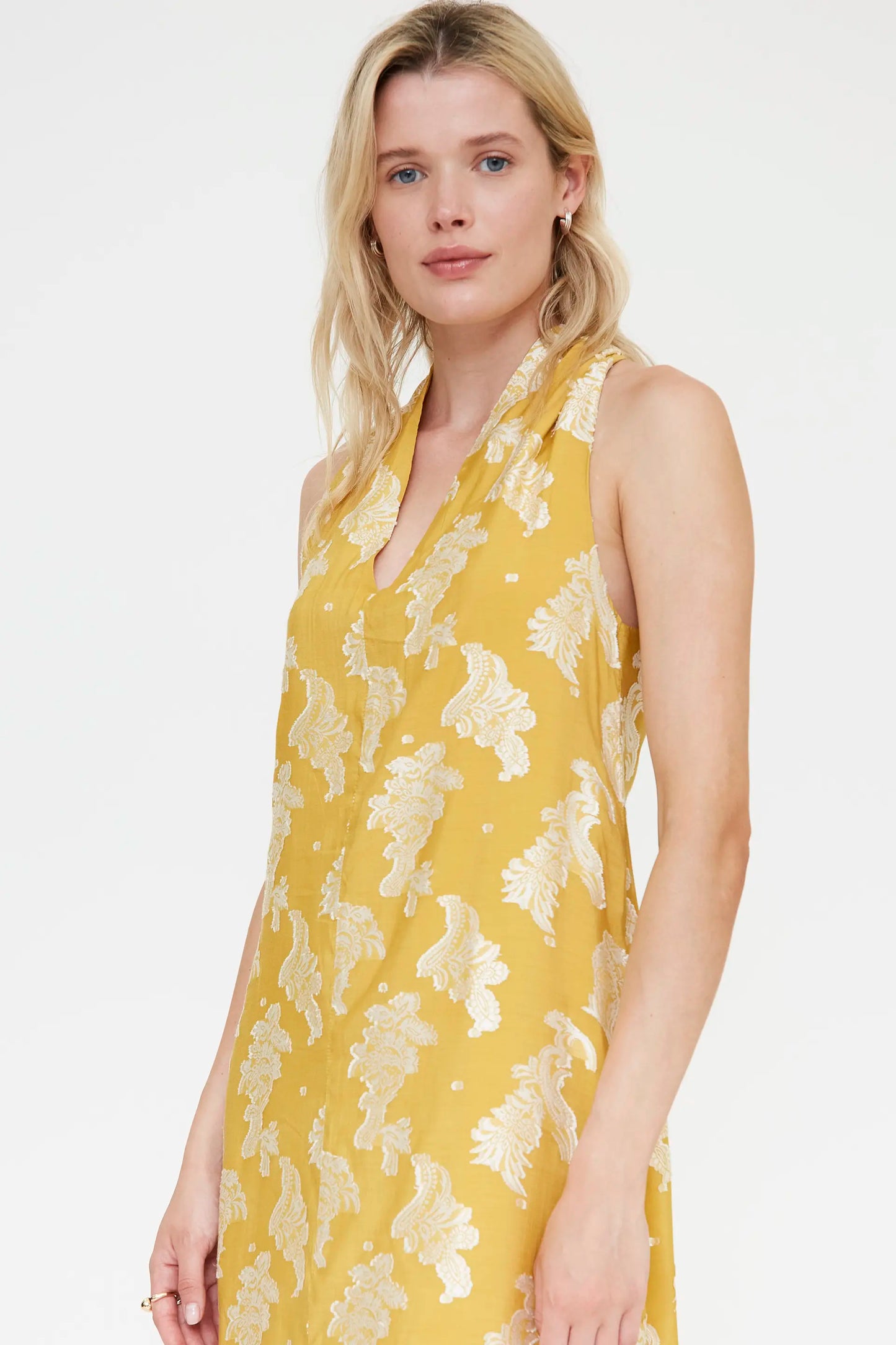 Vestido midi con estampado amarillo