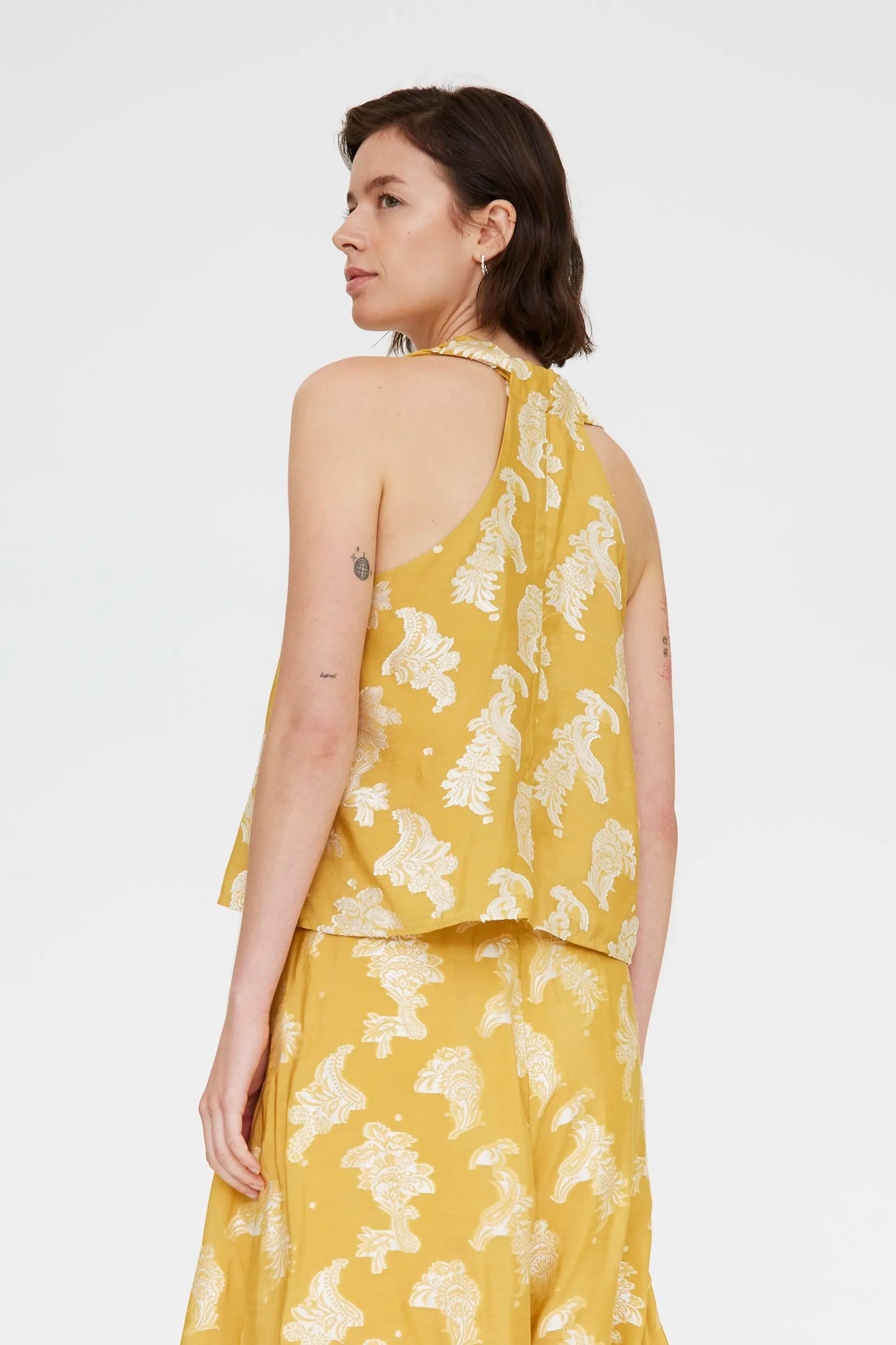 Top con estampado amarillo