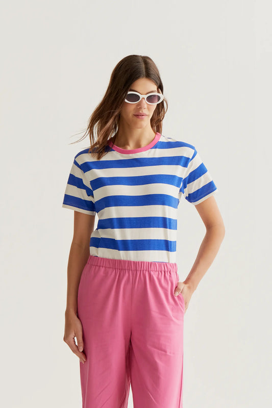 Camiseta con estampado de rayas azul y blanco