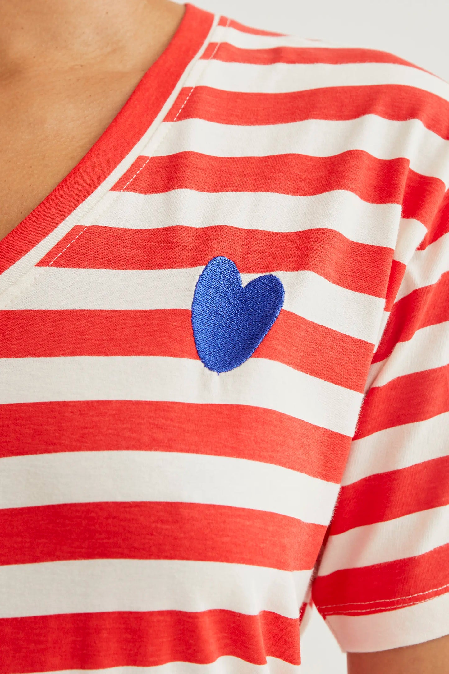 T-shirt with red striped print and embroidered heart