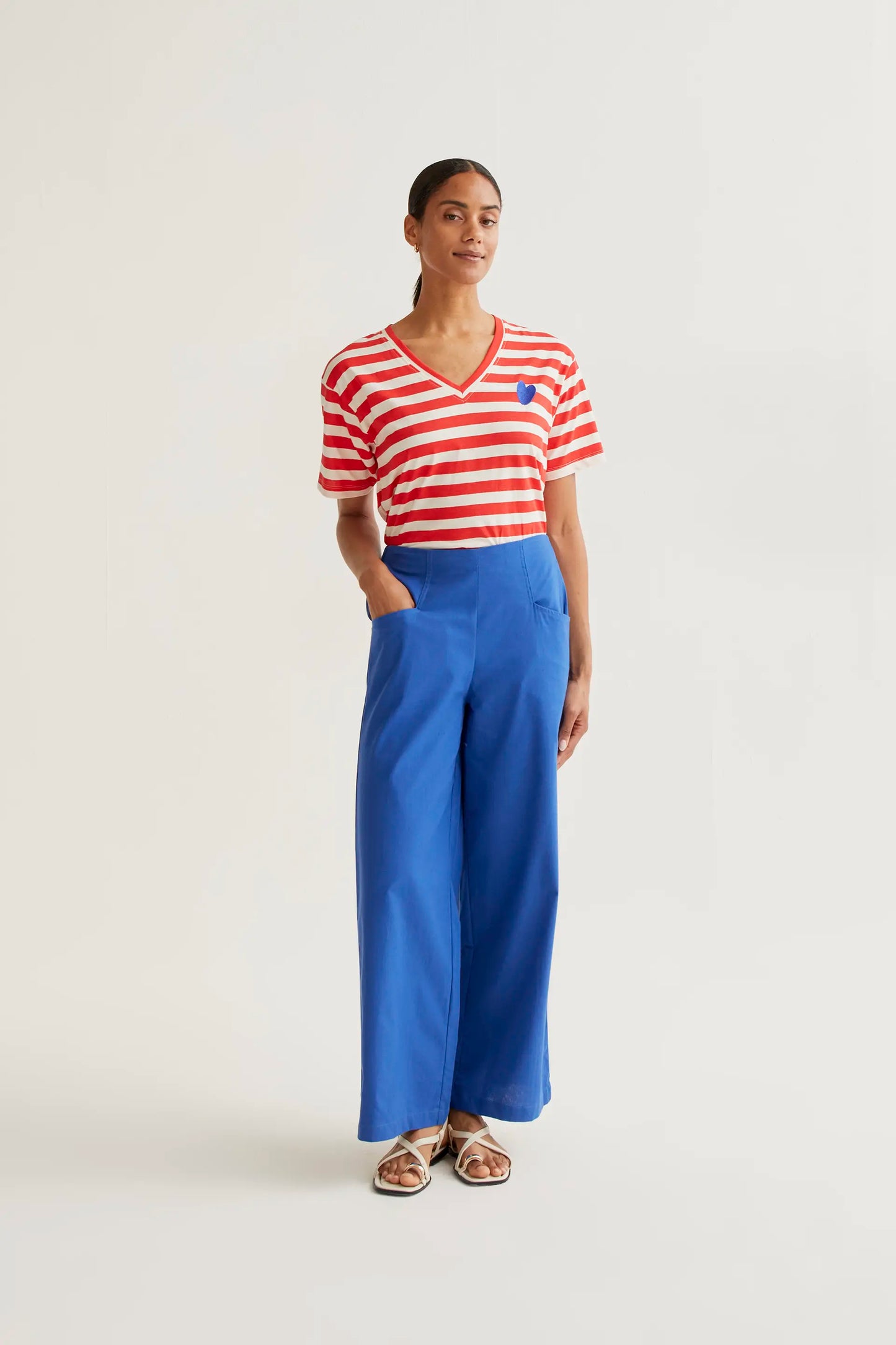 T-shirt with red striped print and embroidered heart