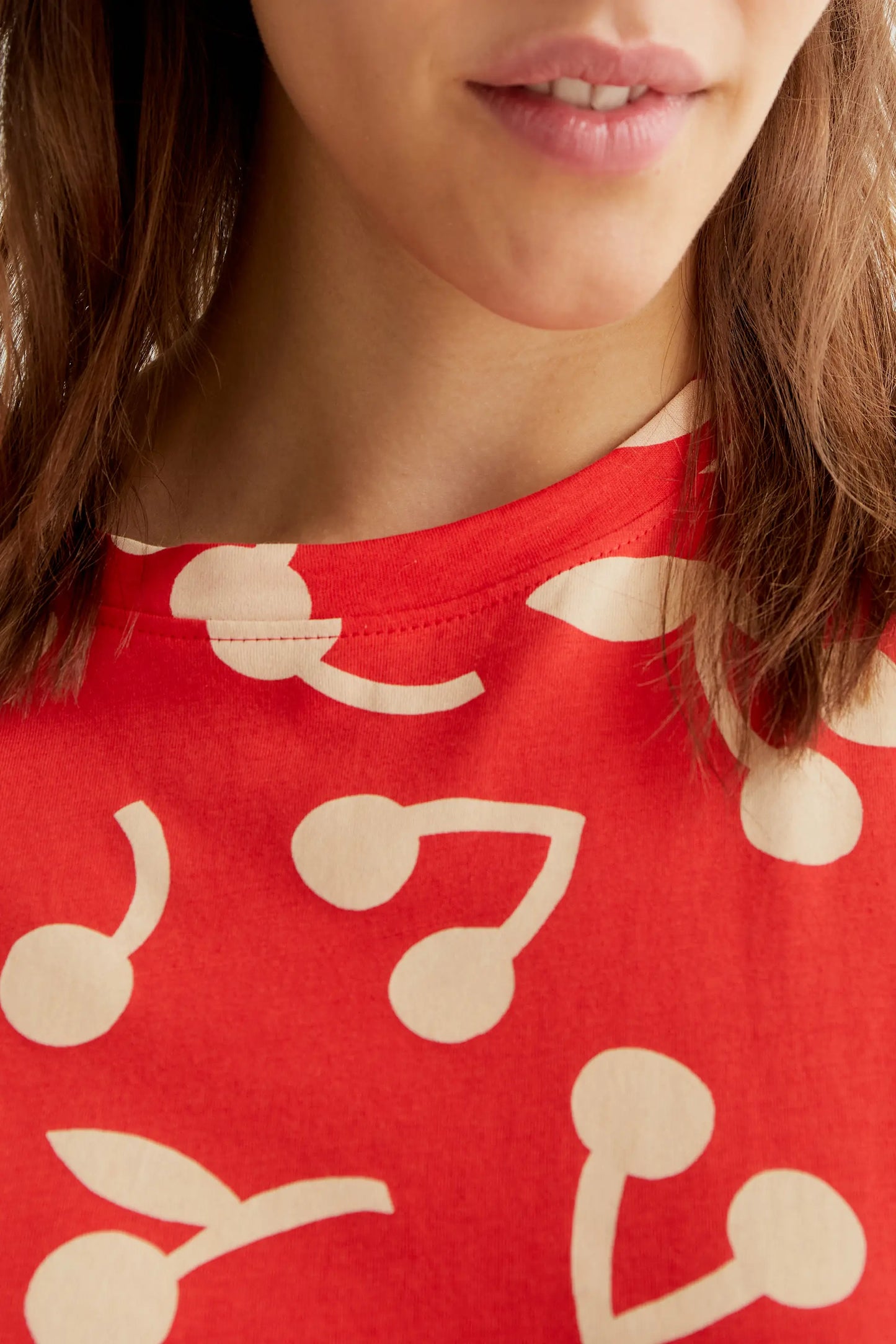 Camiseta con estampado Red Guinda