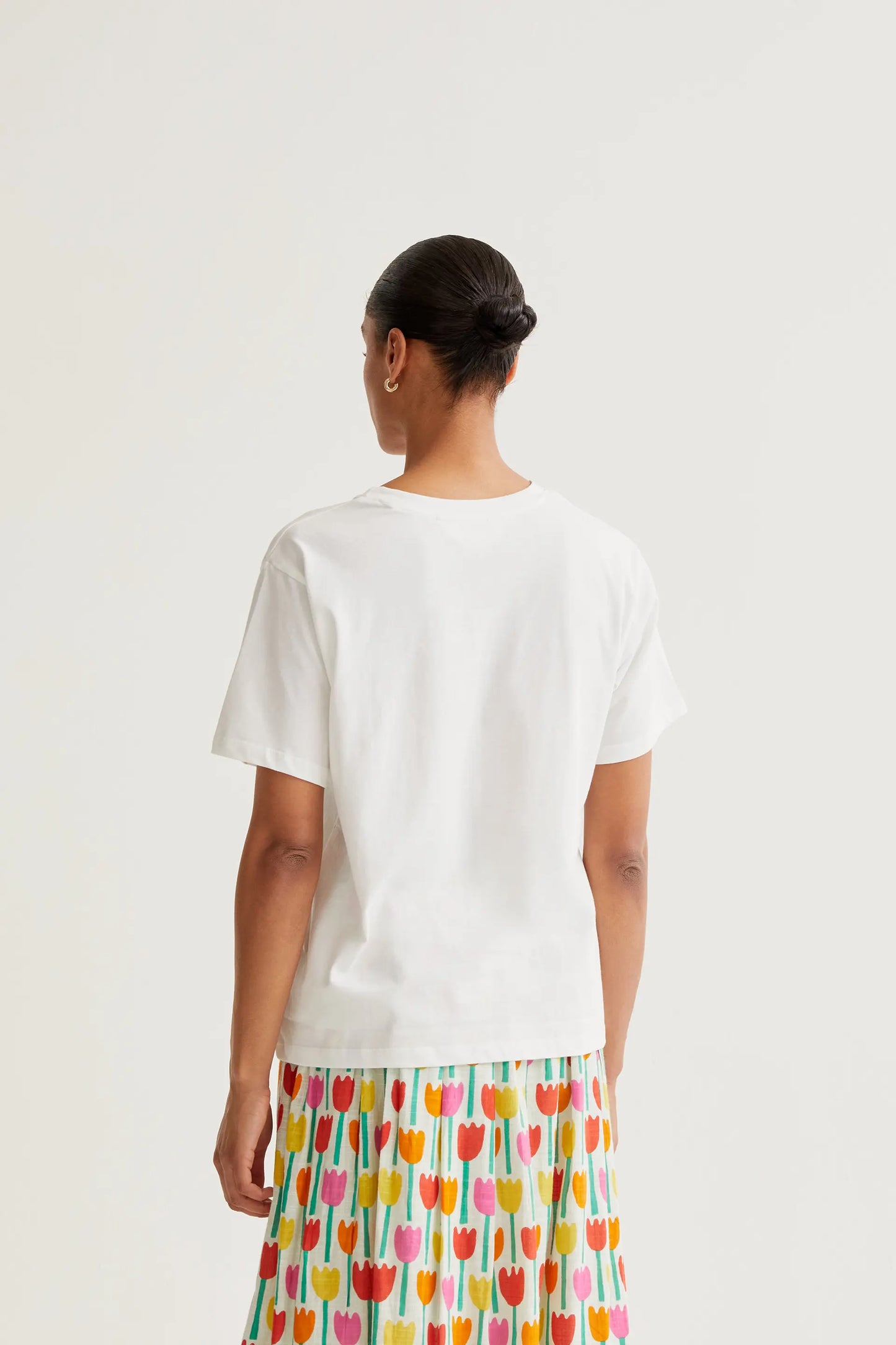 T-shirt with embroidered tulips "CF"