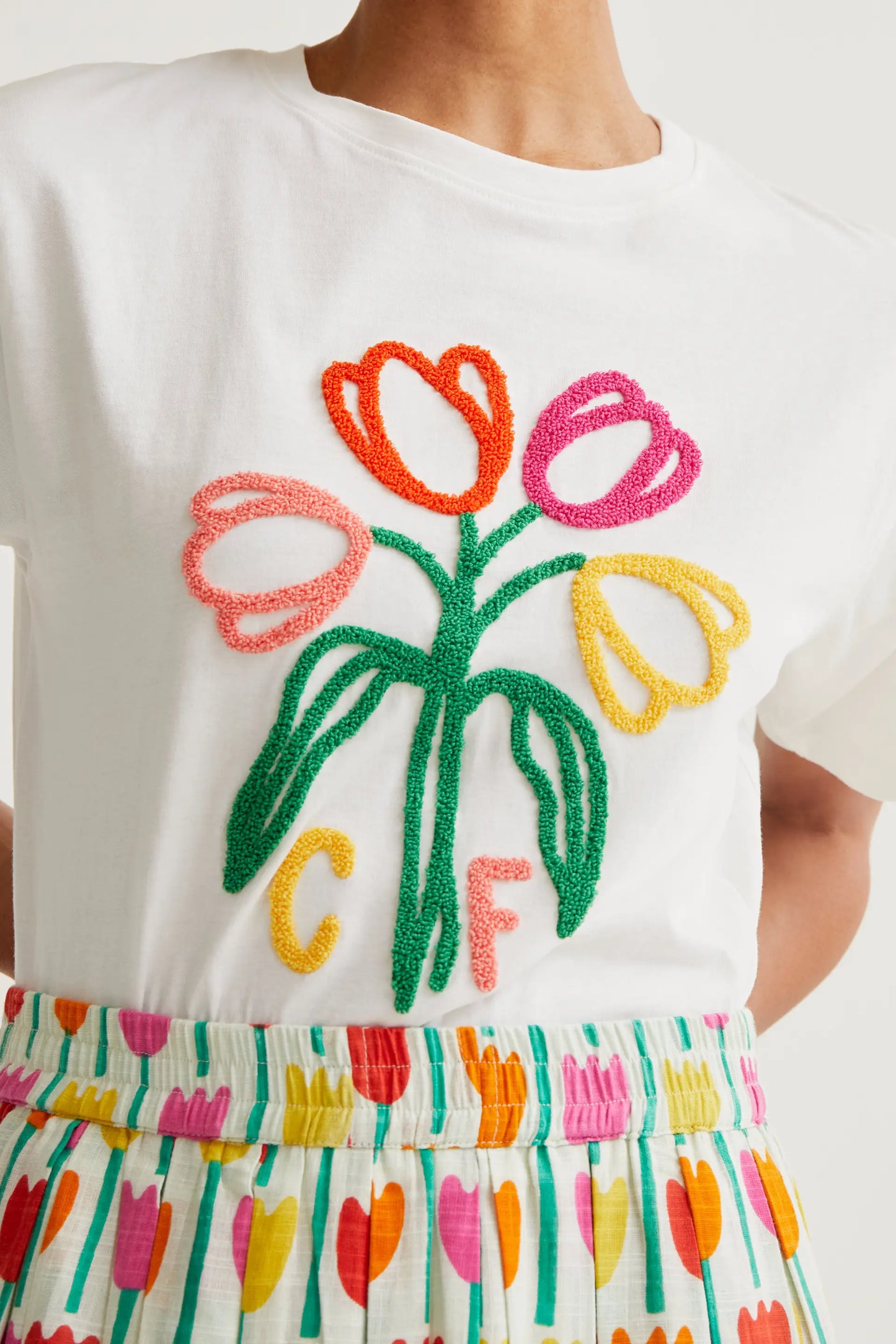 T-shirt with embroidered tulips "CF"