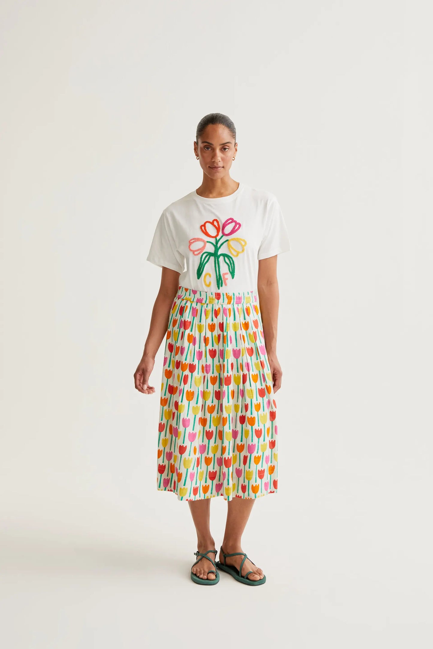 T-shirt with embroidered tulips "CF"