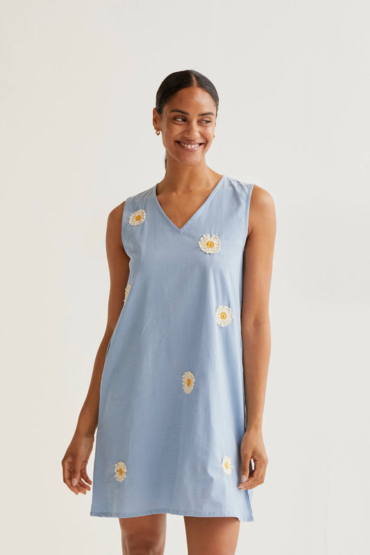 Vestido corto con bordado de margaritas