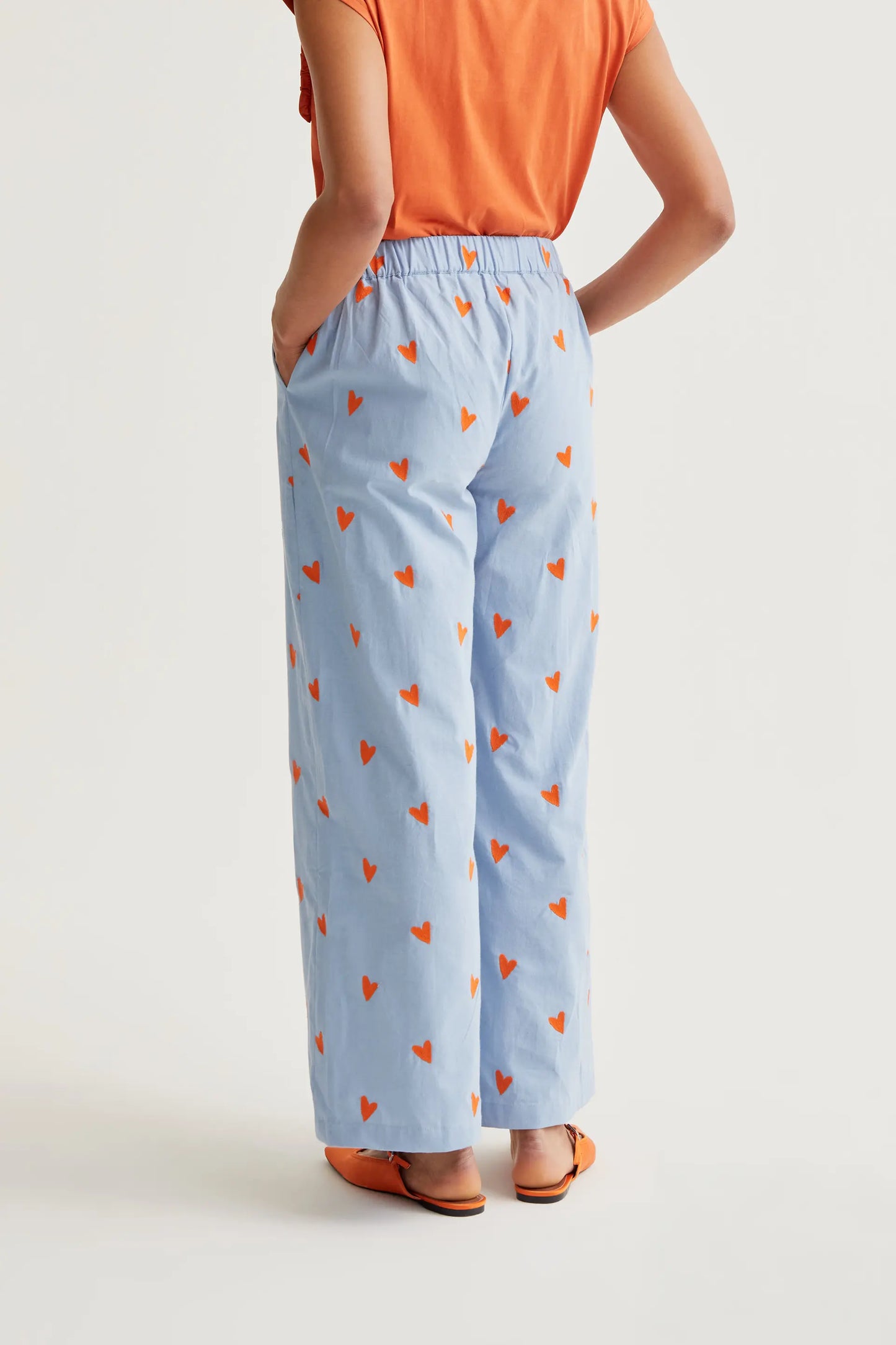 Pantalón con estampado Hearts