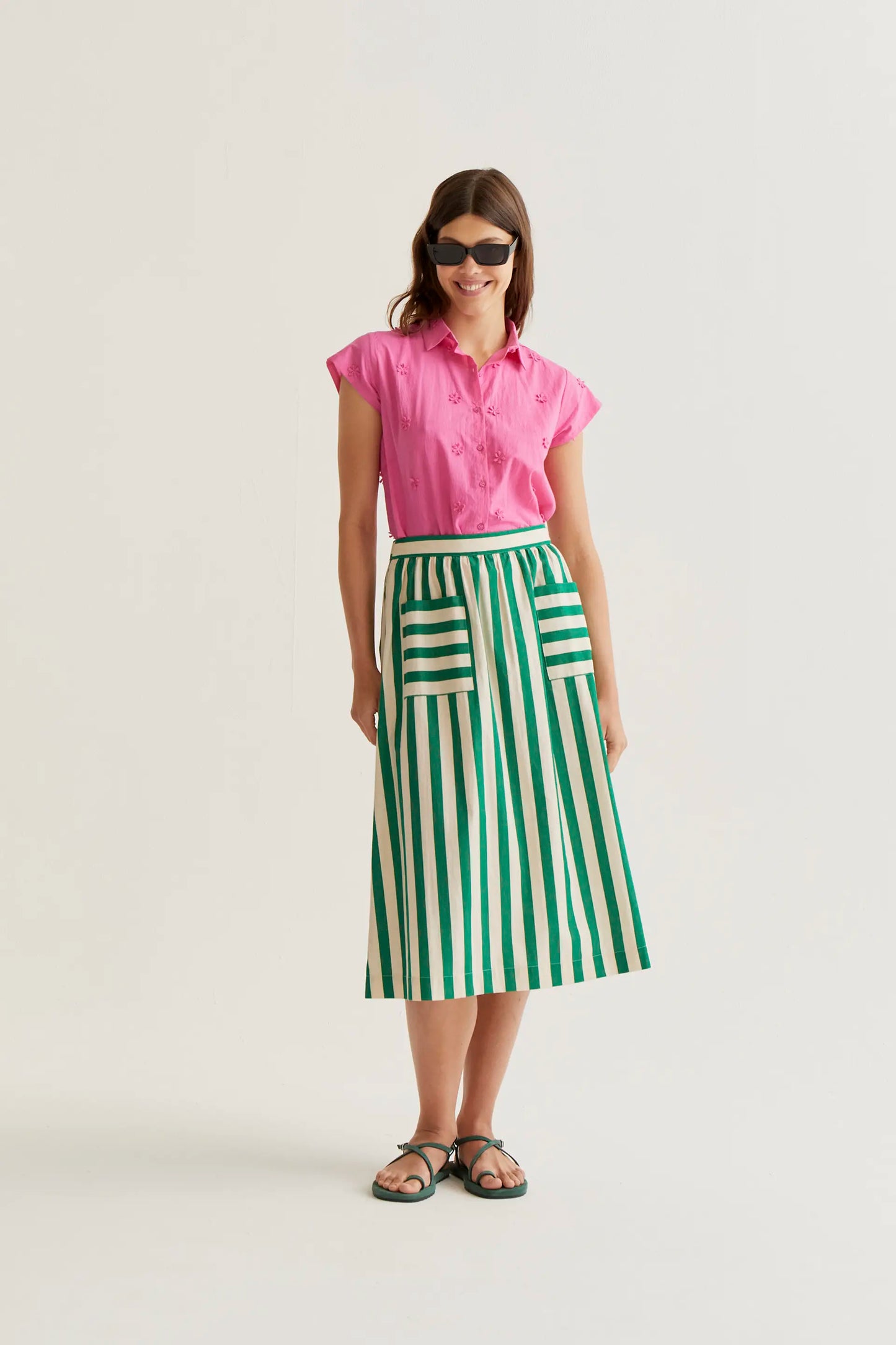 Camisa 100% algodón rosa  con bordado floral