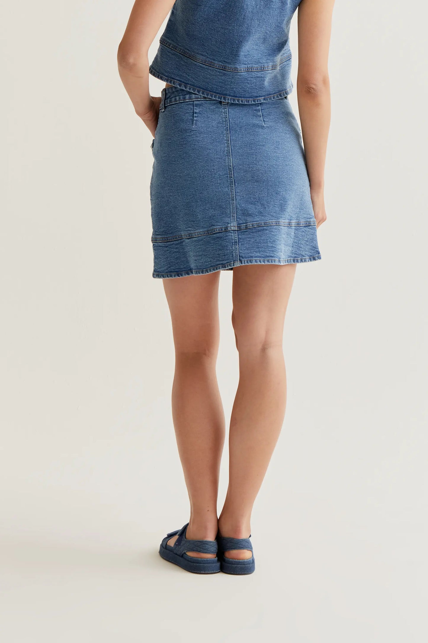 Gonna in denim blu con dettaglio volant