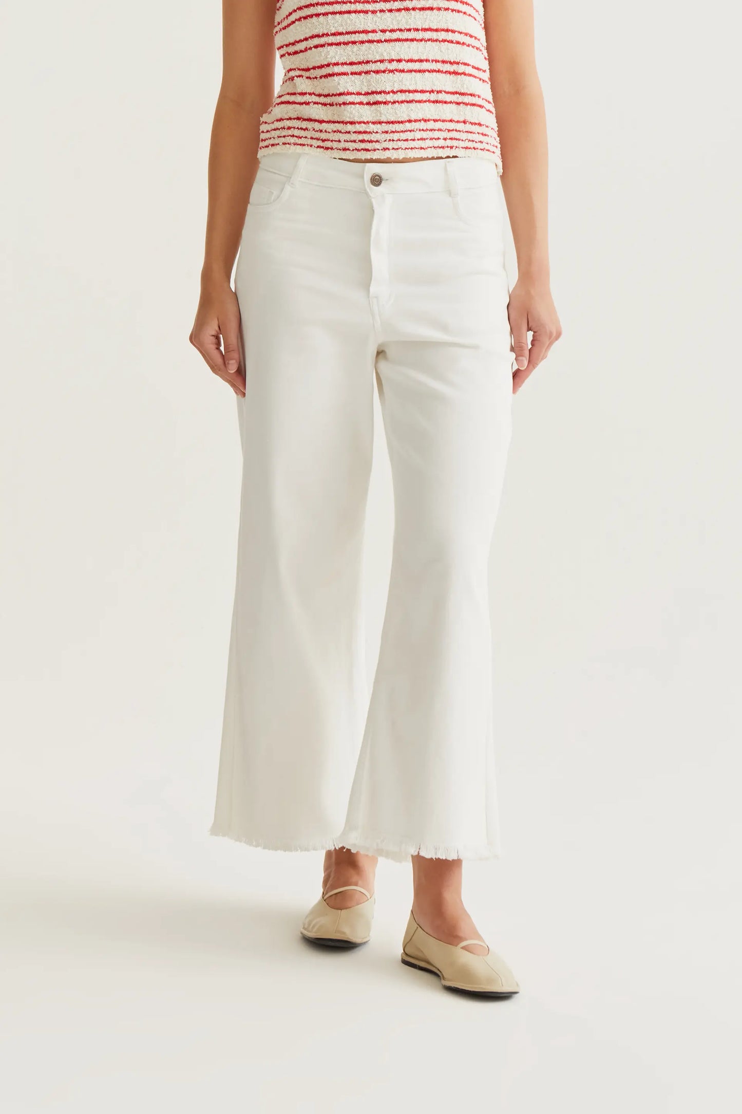 White raw-cut hem jeans