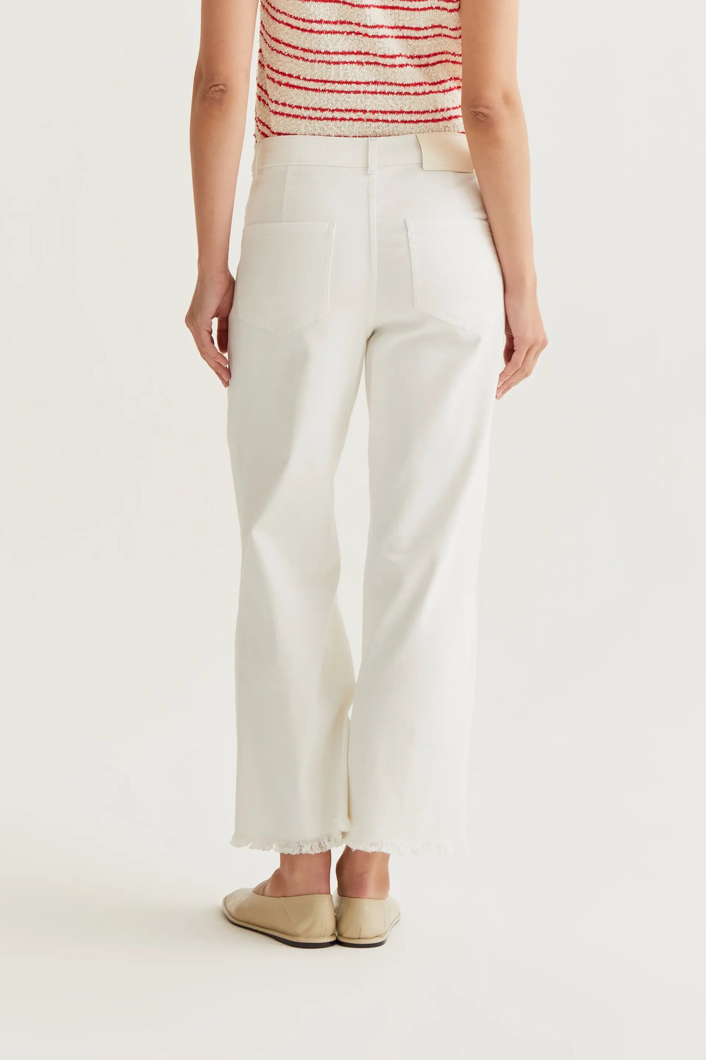 White raw-cut hem jeans