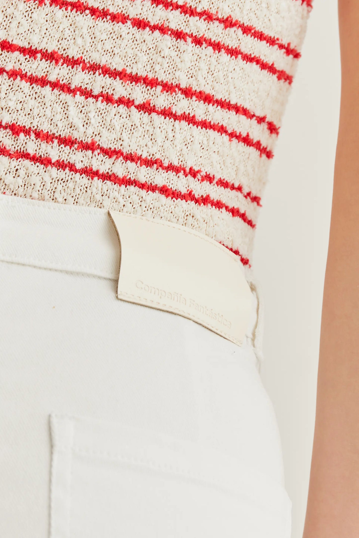 White raw-cut hem jeans