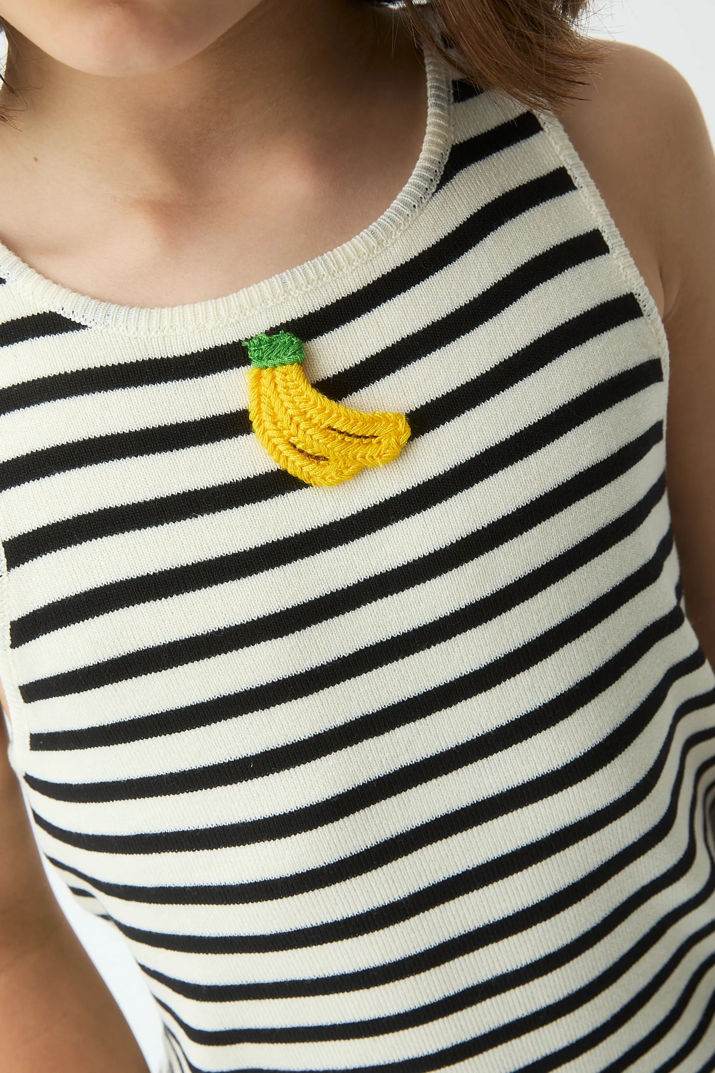 Top da bambina con ricamo a banana