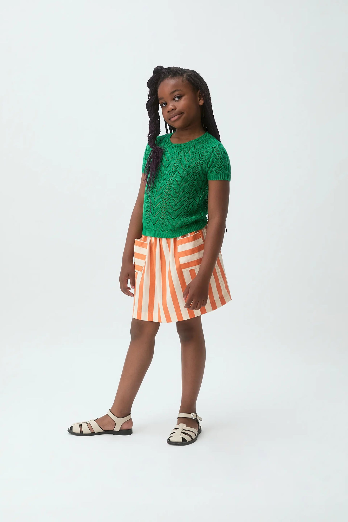 Jersey de niña con bordado verde